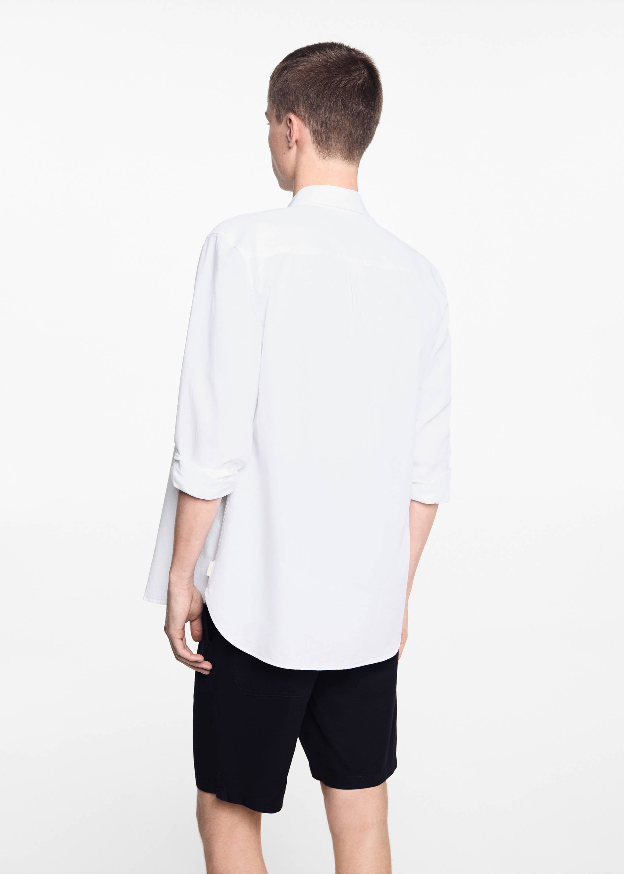 Regular fit-skjorta i linne - Artikelns baksida, Benvit. Ref: 67026747-00.