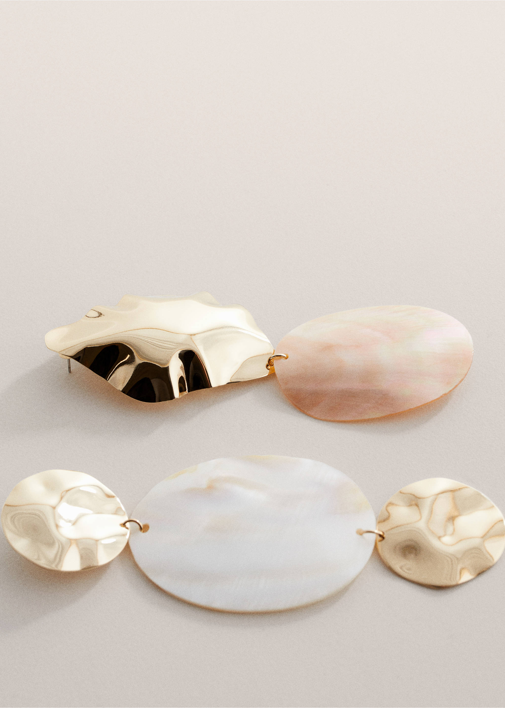 Combined shell earrings - Medium plane, Gold. Ref: 67026749-00.