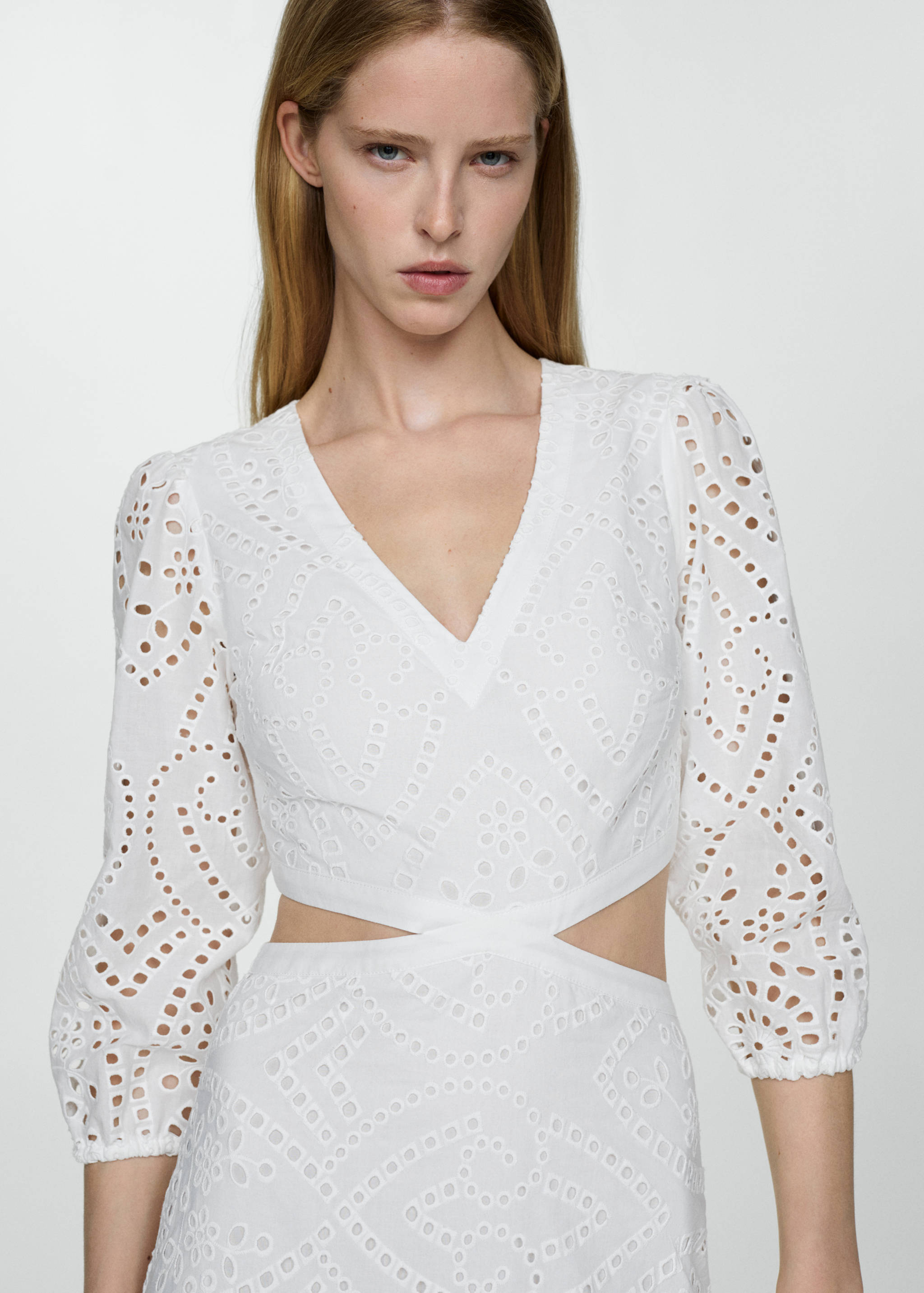 Vestit brodat obertures - Detall de l'article 1