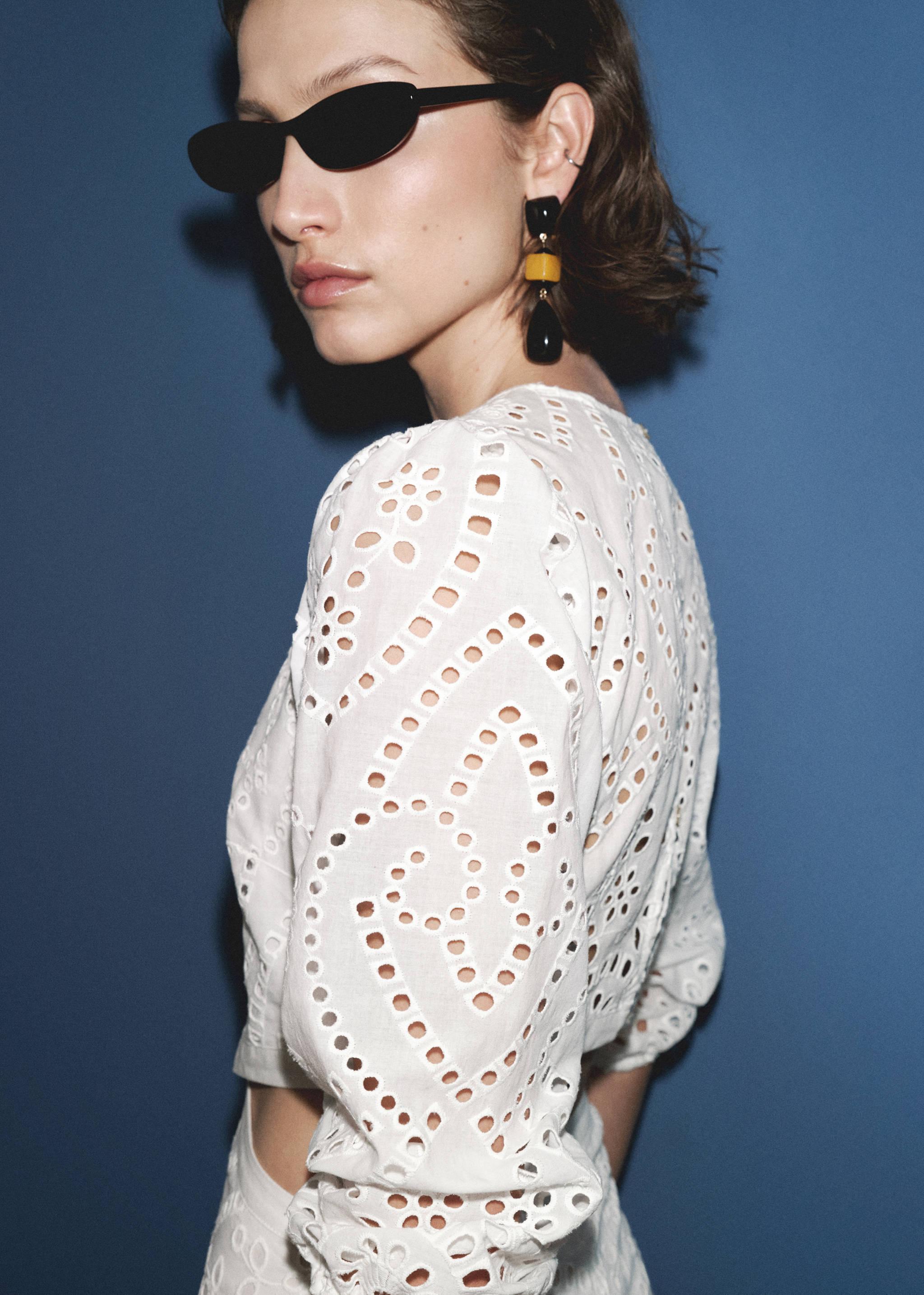 Vestit brodat obertures - Detall de l'article 7