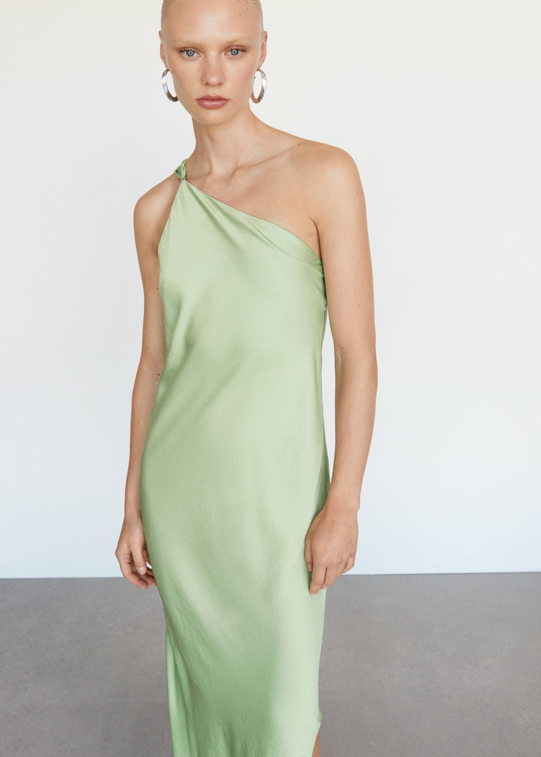 Asymmetrical dress with straps - Details of the article 7