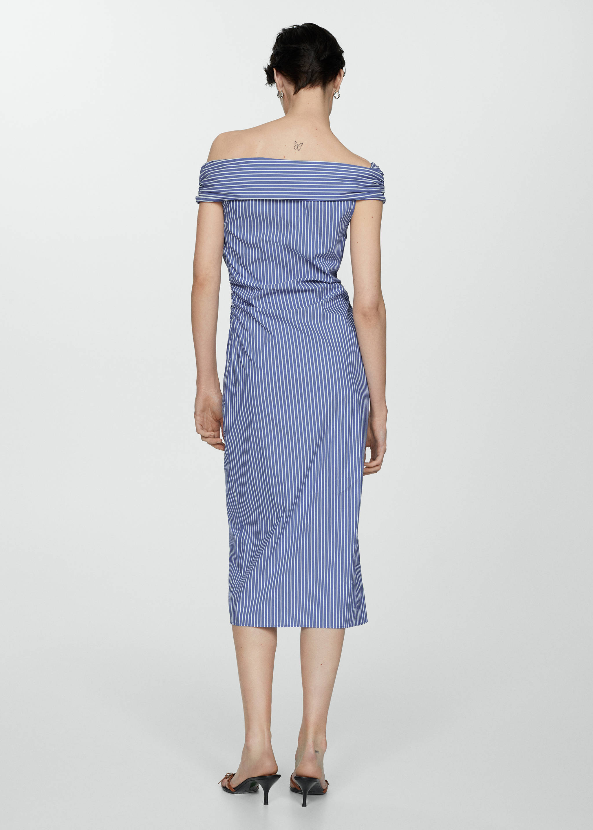 Striped dress with bare shoulders - Reverse of the article