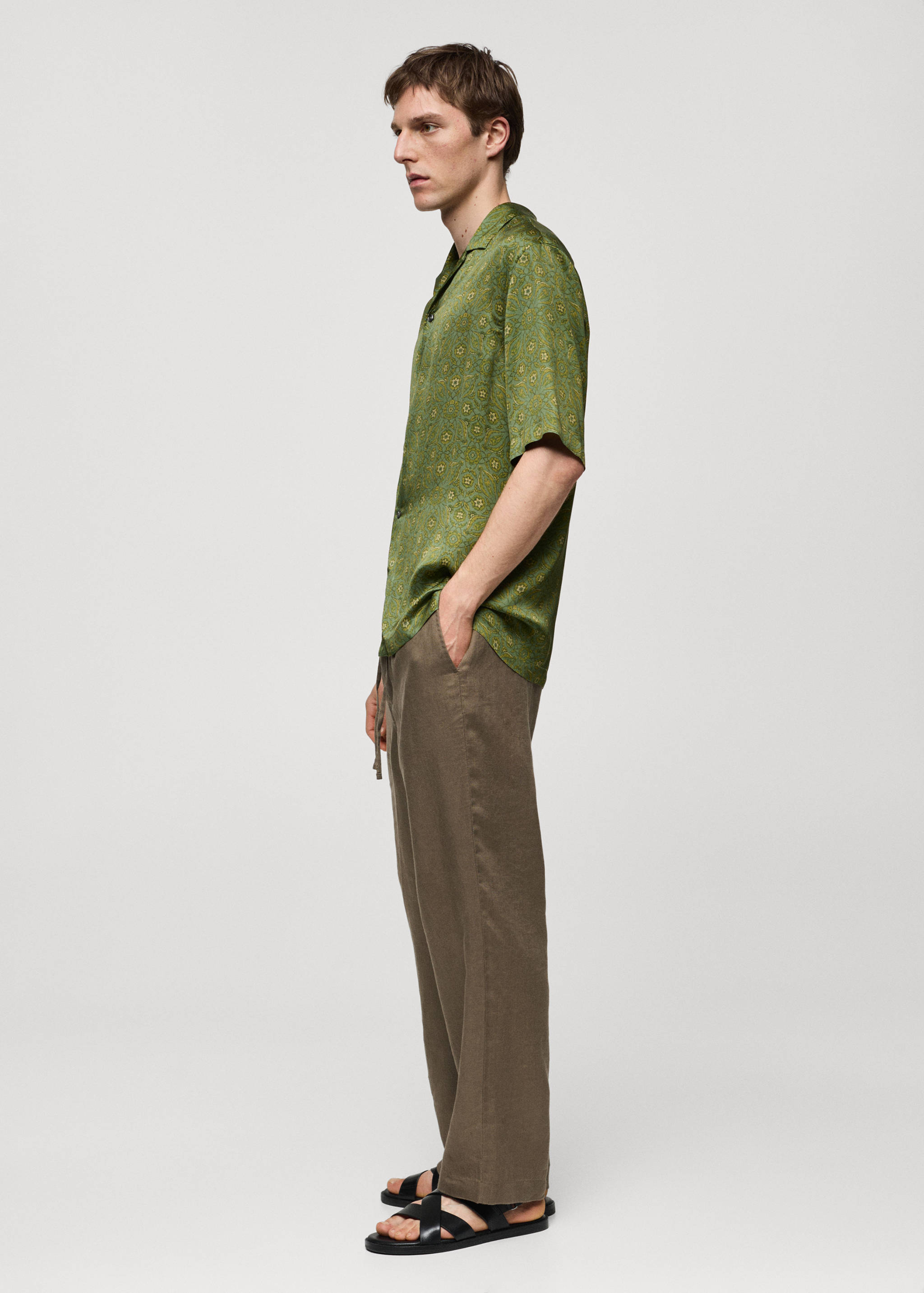 Fließendes Regular-Fit-Printhemd - Detail des Artikels 6