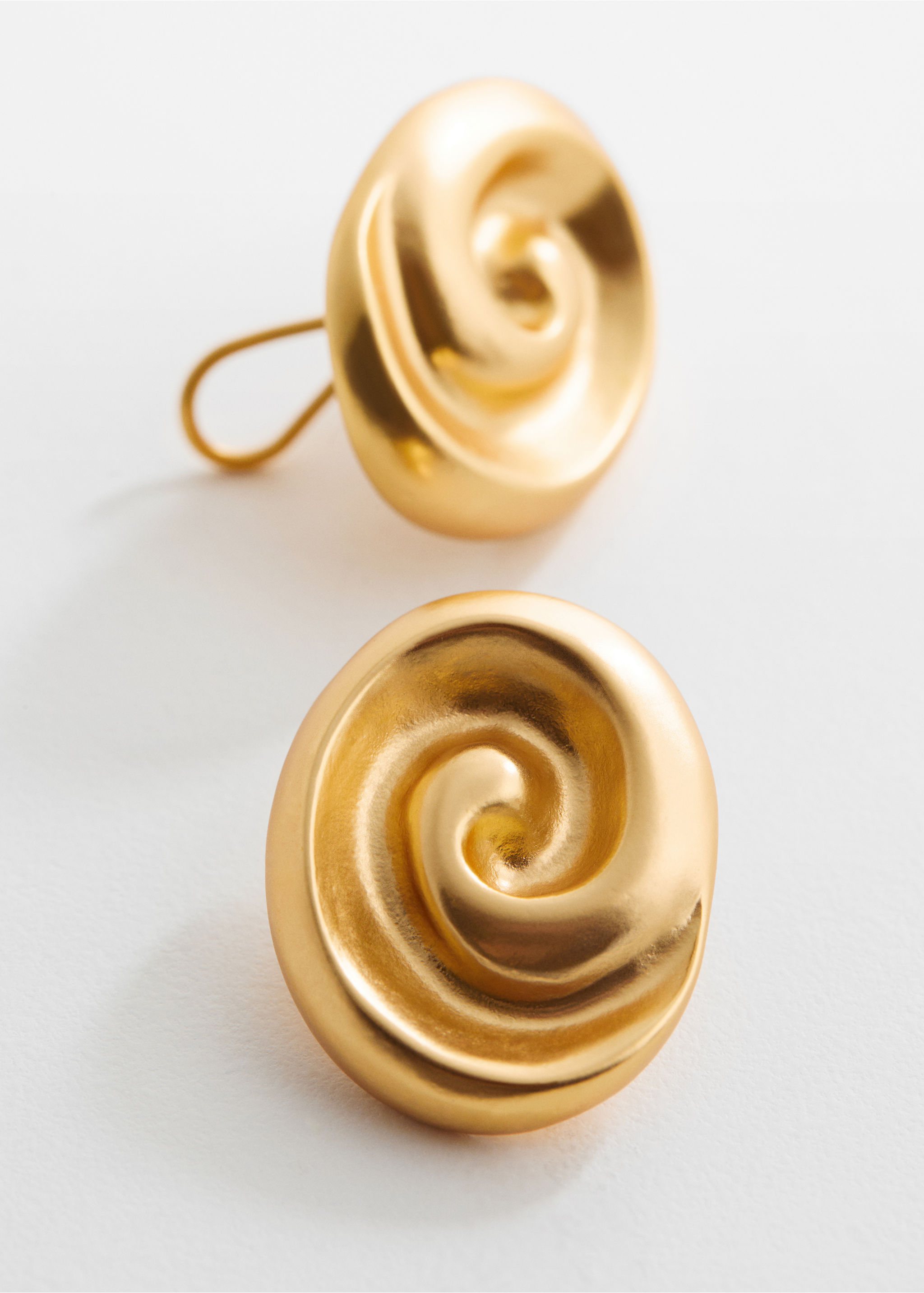 Boucles d'oreilles rondes spirale - Plan moyen