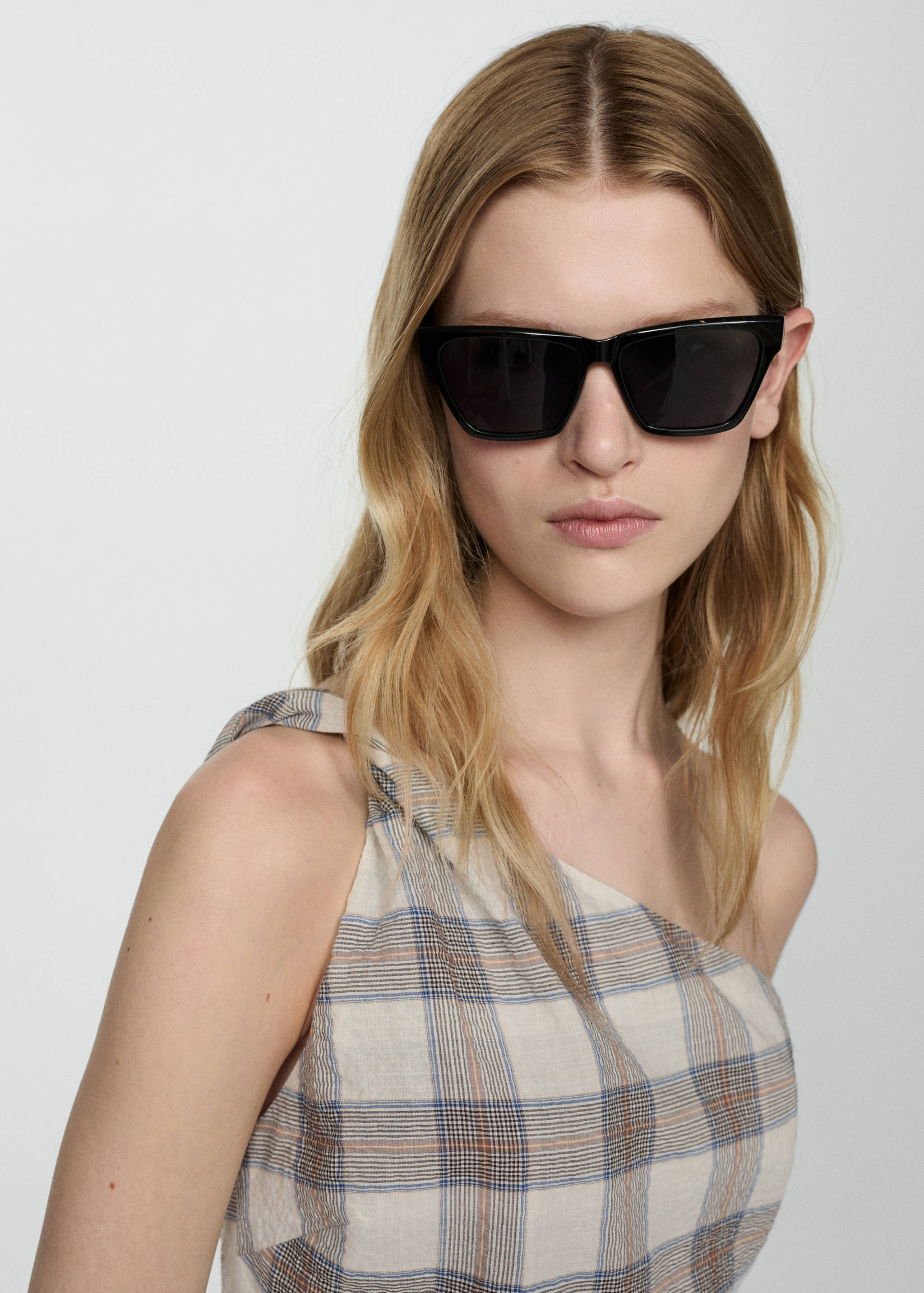 Vestido assimétrico aos quadrados - Pormenor do artigo 1