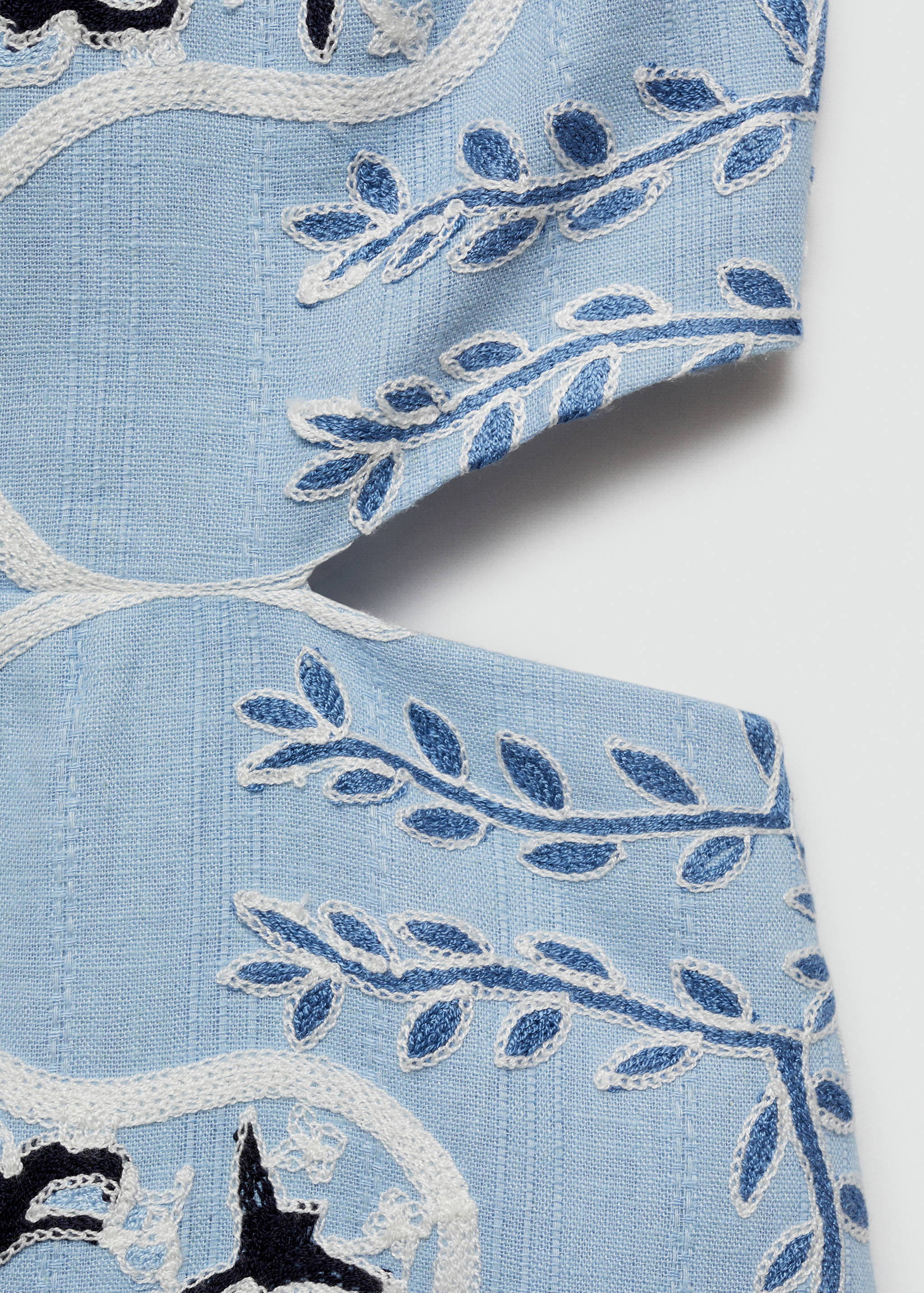 Gemustertes Kleid mit Cut-Out-Details - Detail des Artikels 8