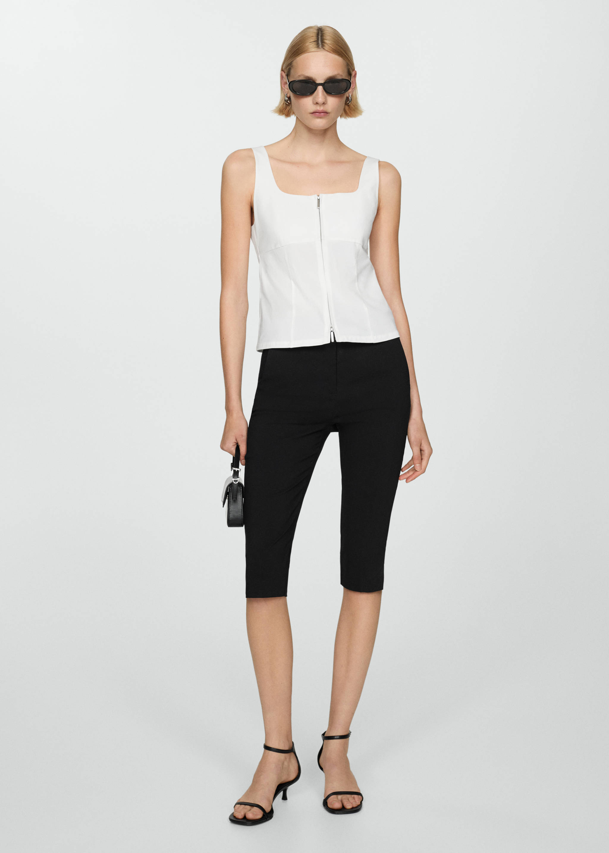 Top with straps and zip - General plane