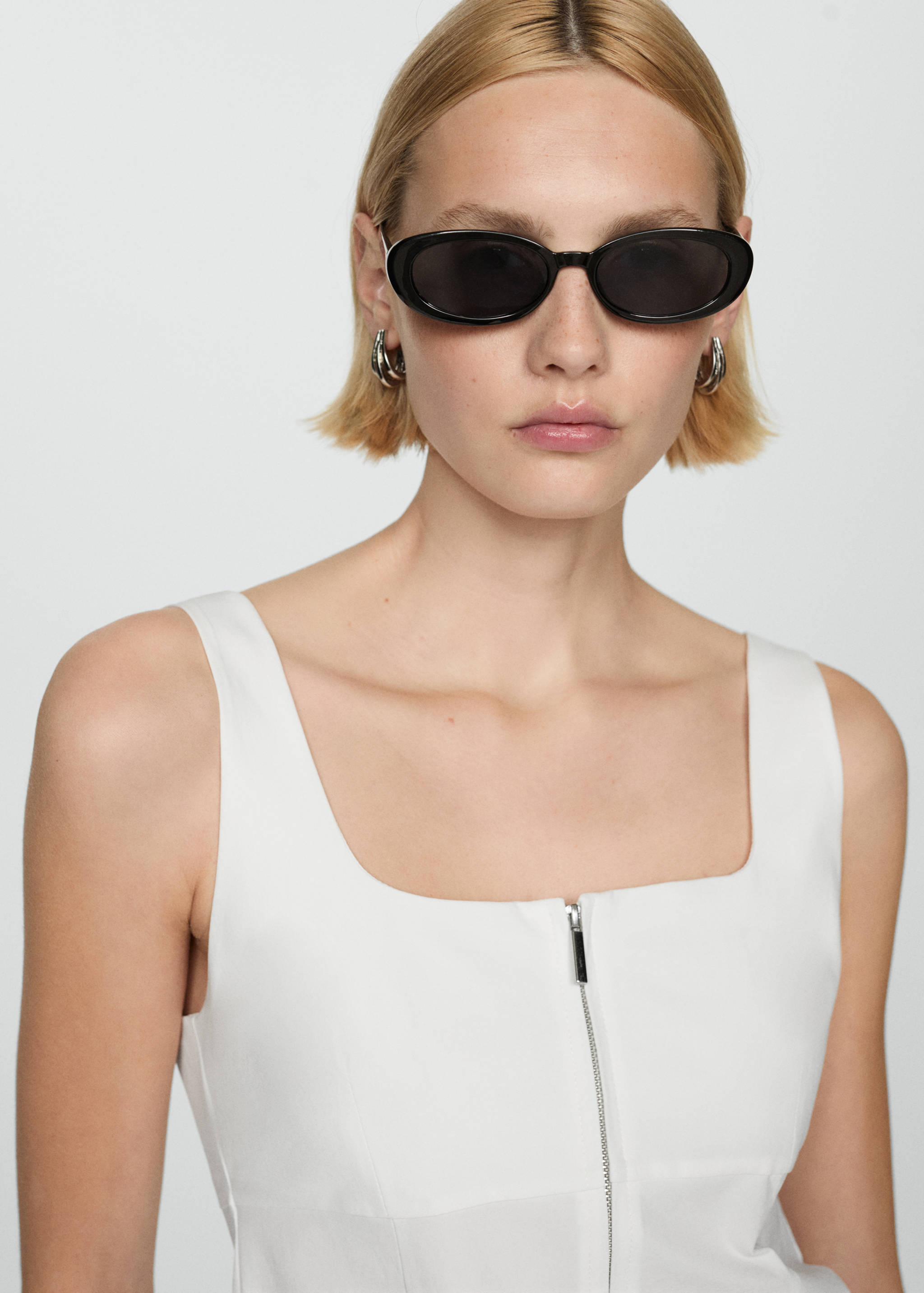 Top with straps and zip - Reverse of the article