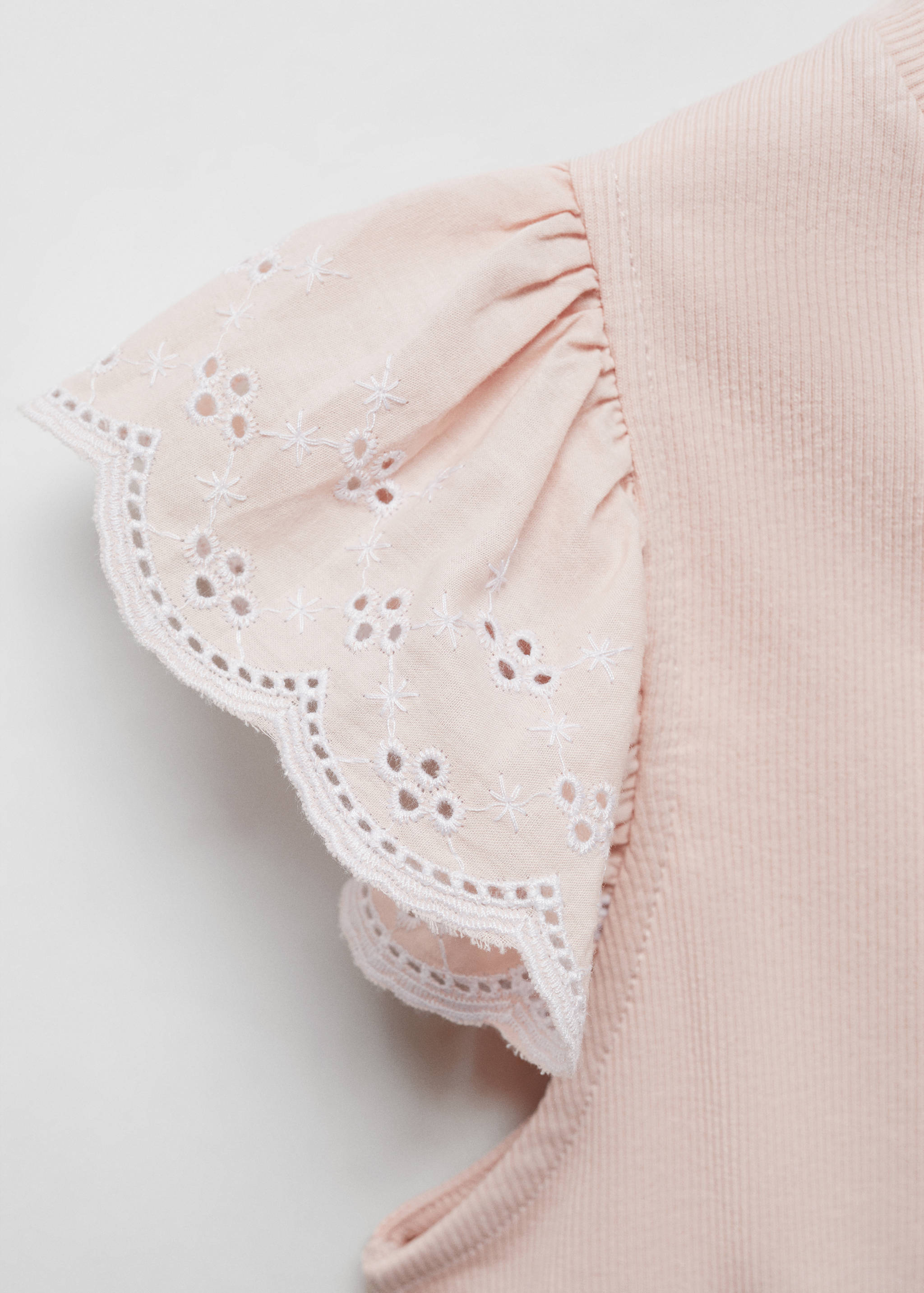 T-shirt with ruffled sleeves - Details of the article 8