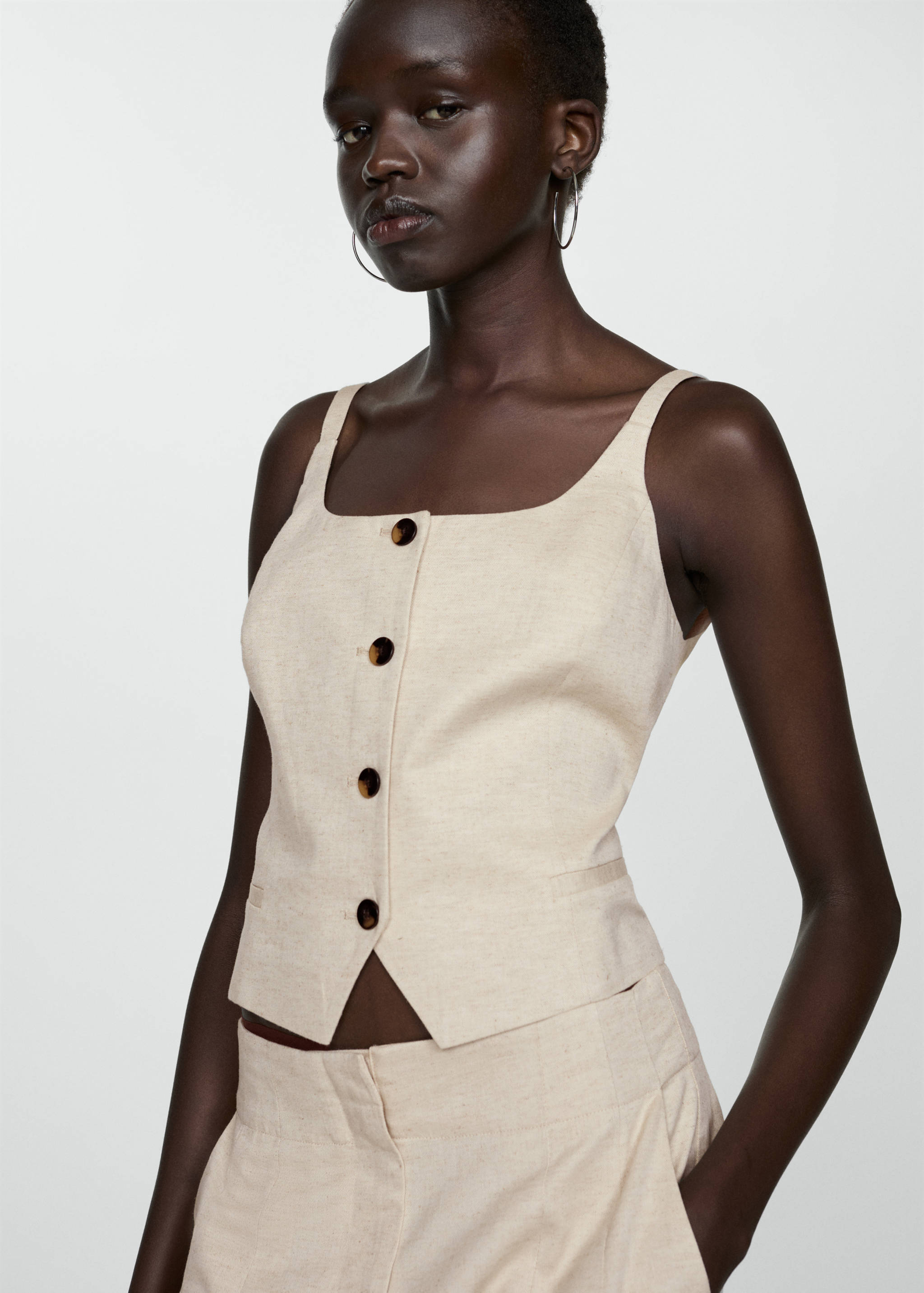 Bawełniany top z guzikami - Plan średni