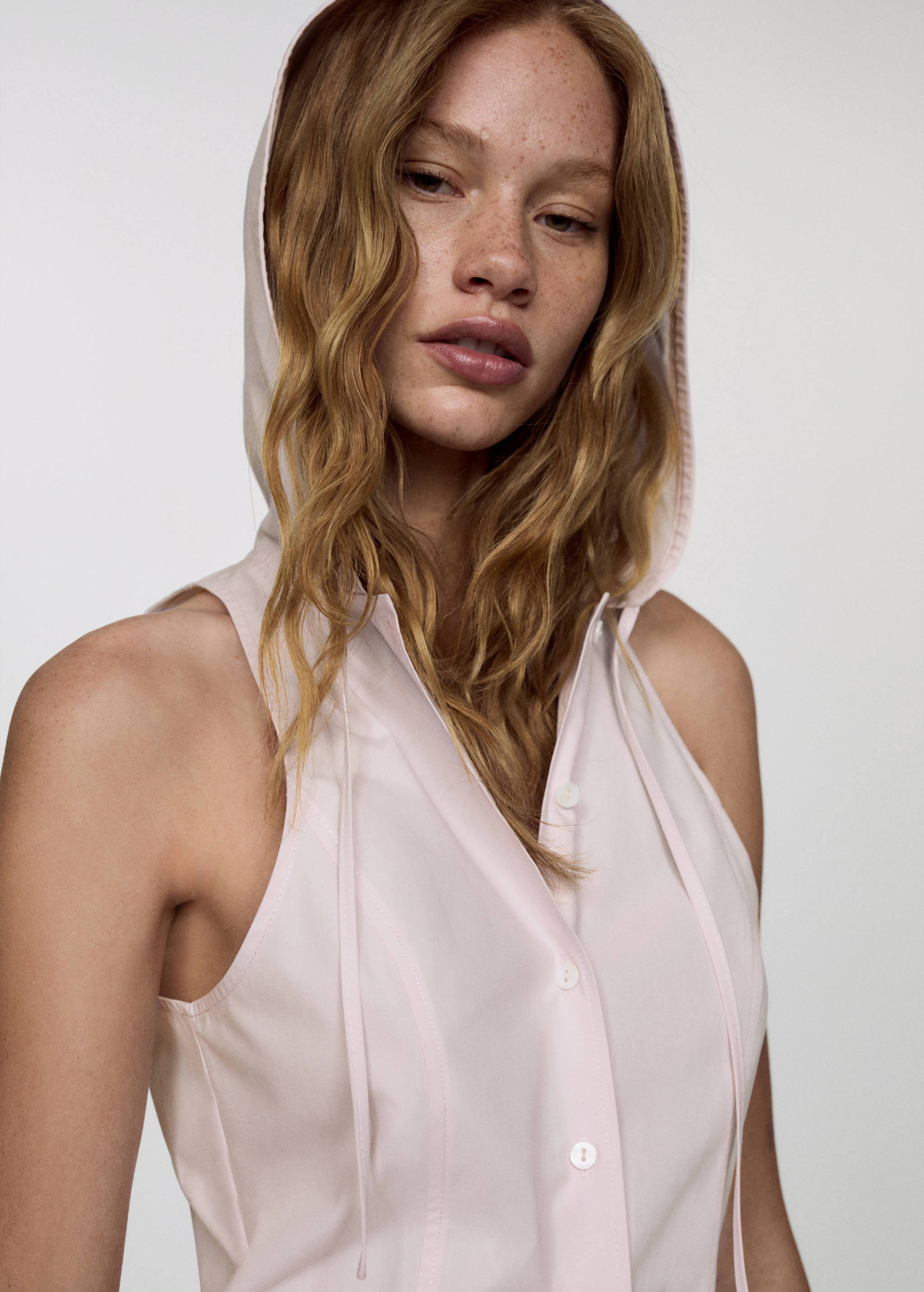 Sleeveless hooded shirt - Details of the article 1