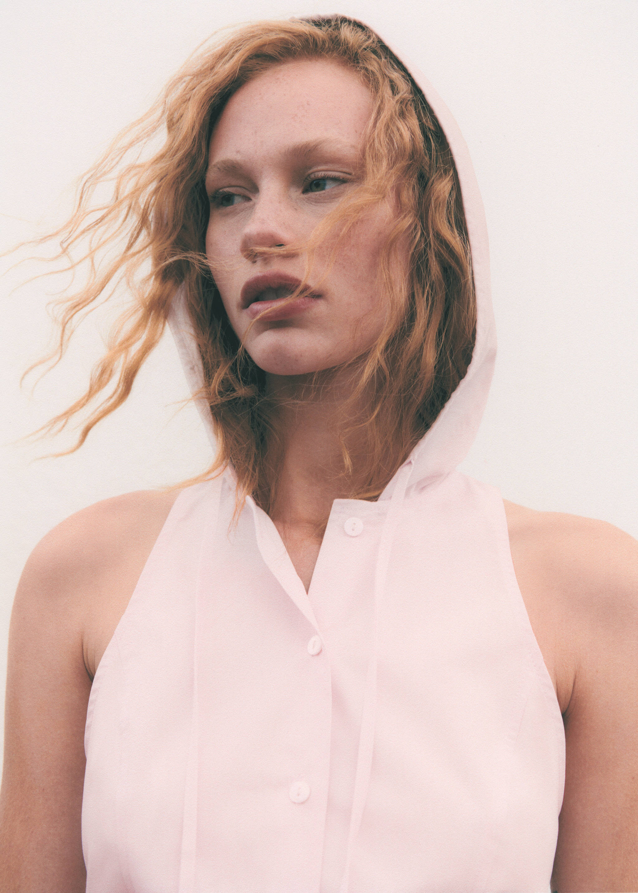 Sleeveless hooded shirt - Details of the article 7