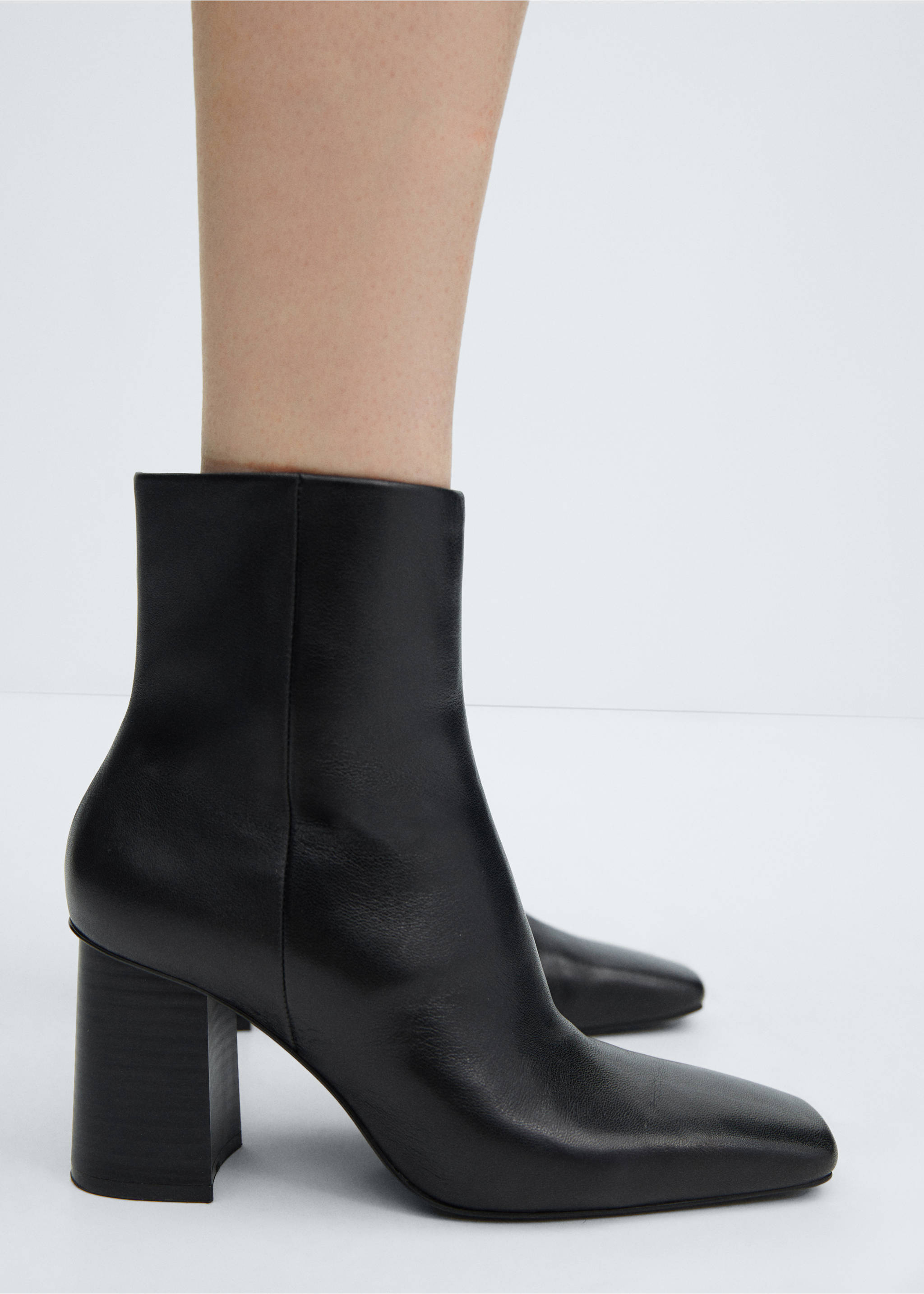 Squared toe leather ankle boots - Details of the article 9, Black. Ref: 67030253-00.