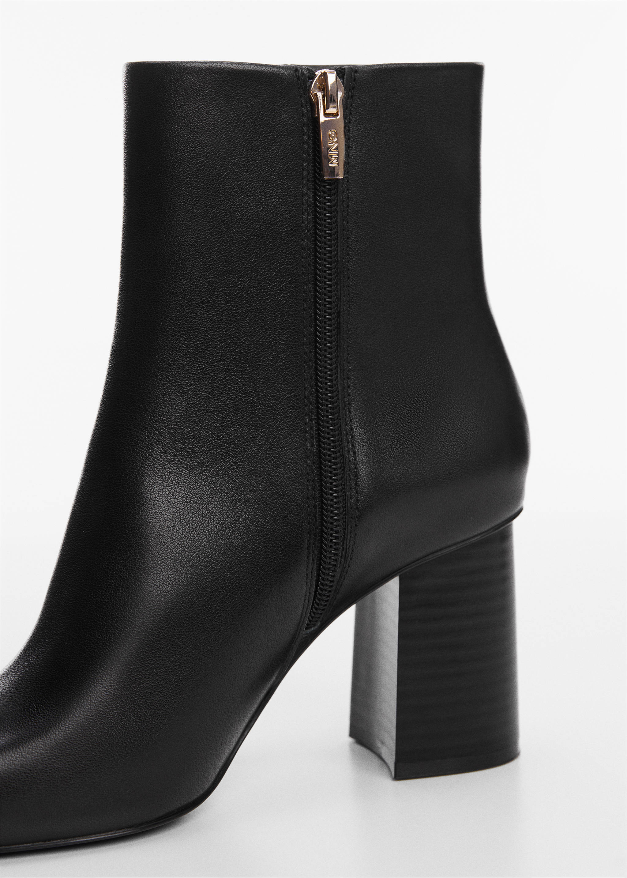 Squared toe leather ankle boots - Details of the article 1, Black. Ref: 67030253-00.