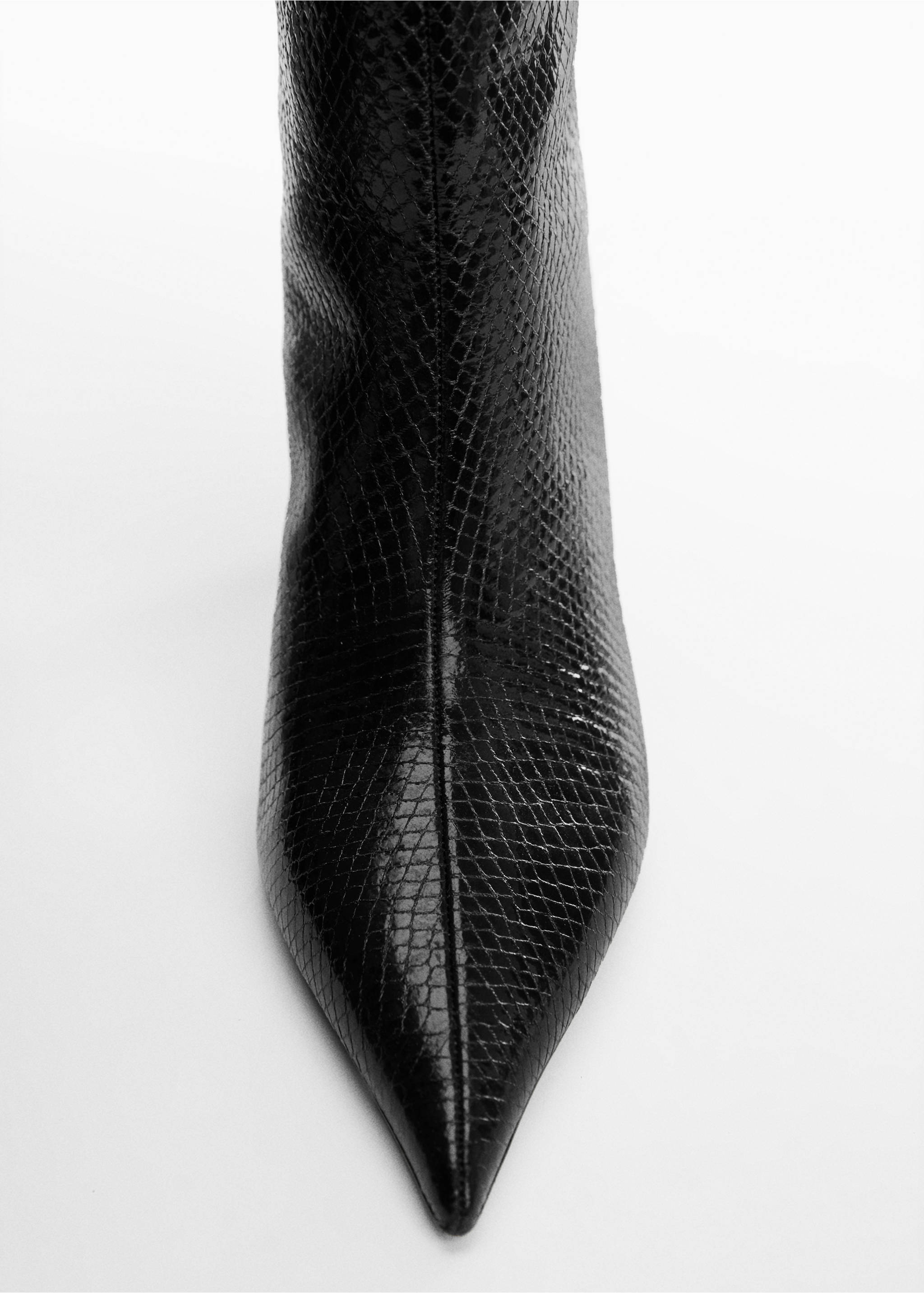 Heeled boots with animal print effect - Details of the article 2, Black. Ref: 67030255-00.