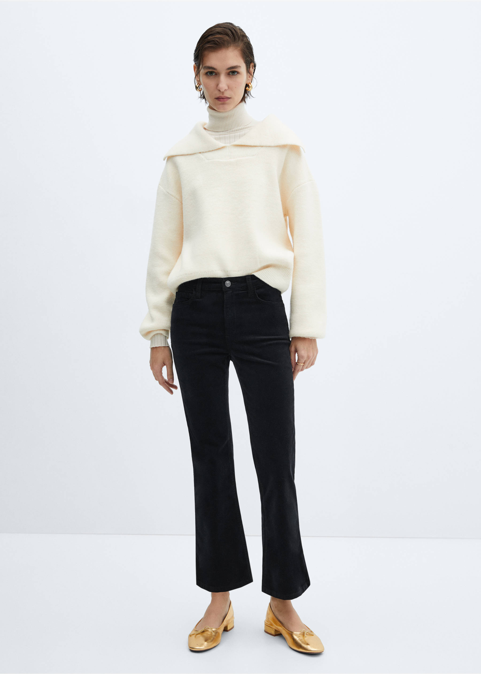 Flared cropped corduroy trousers - General plane, Black. Ref: 67030257-00.