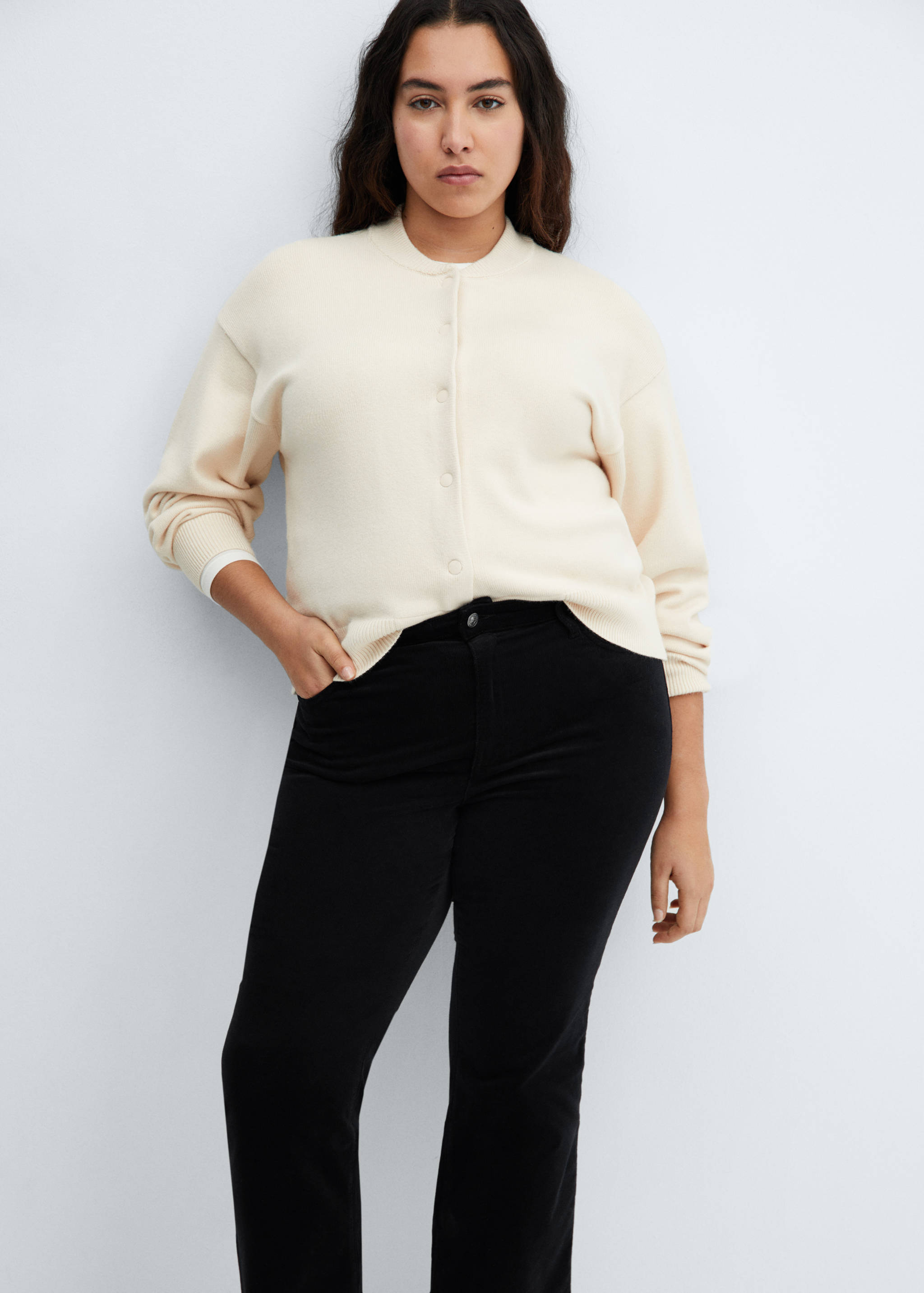 Flared cropped corduroy trousers - Details of the article 4