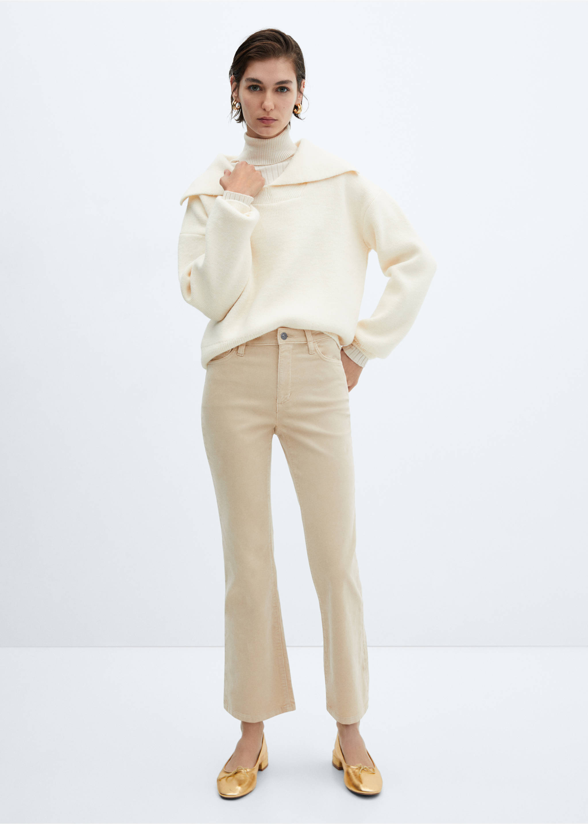 Flared cropped corduroy trousers - General plane, Ecru. Ref: 67030258-00.