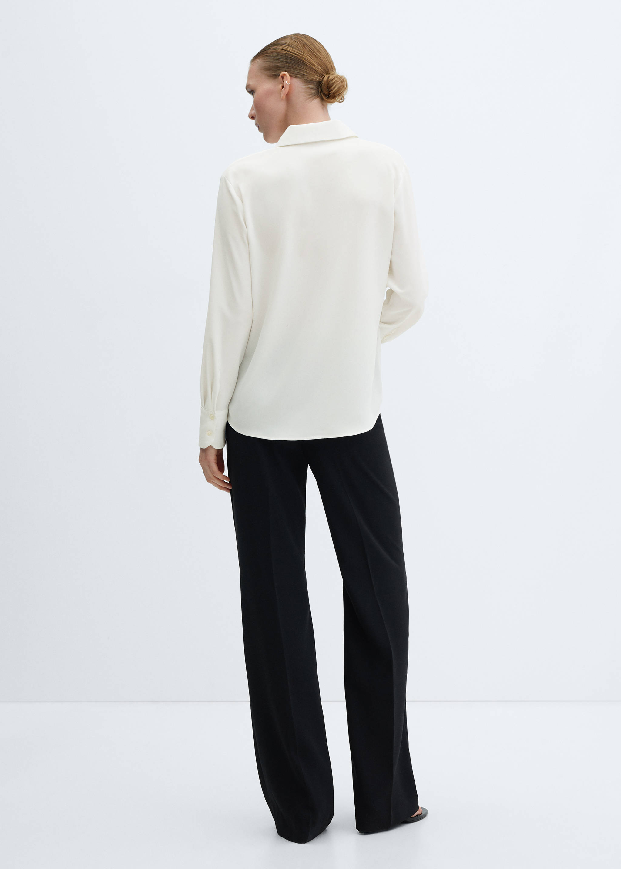 Camisa fluida regular fit - Verso do artigo