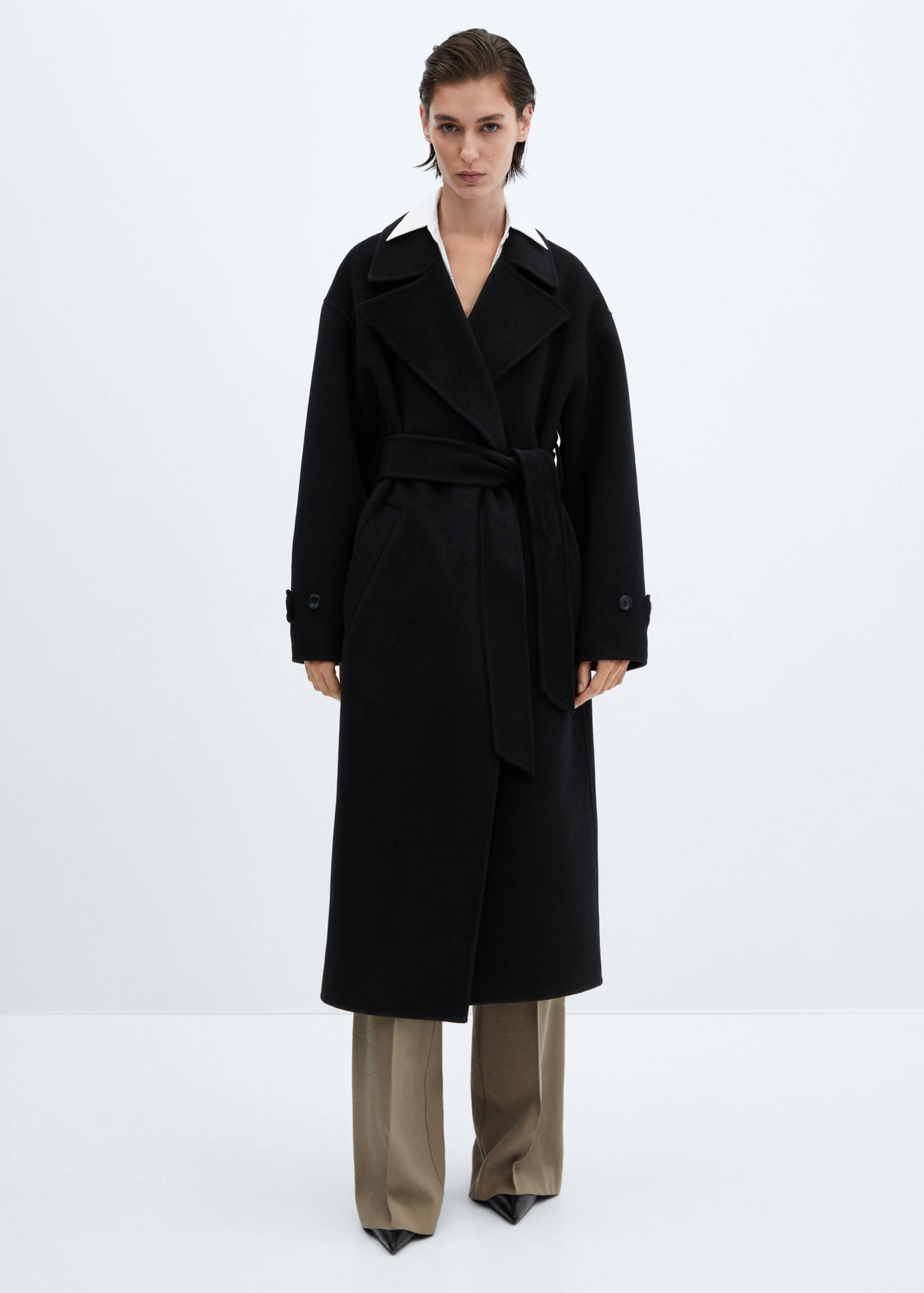 Woollen coat with belt - General plane