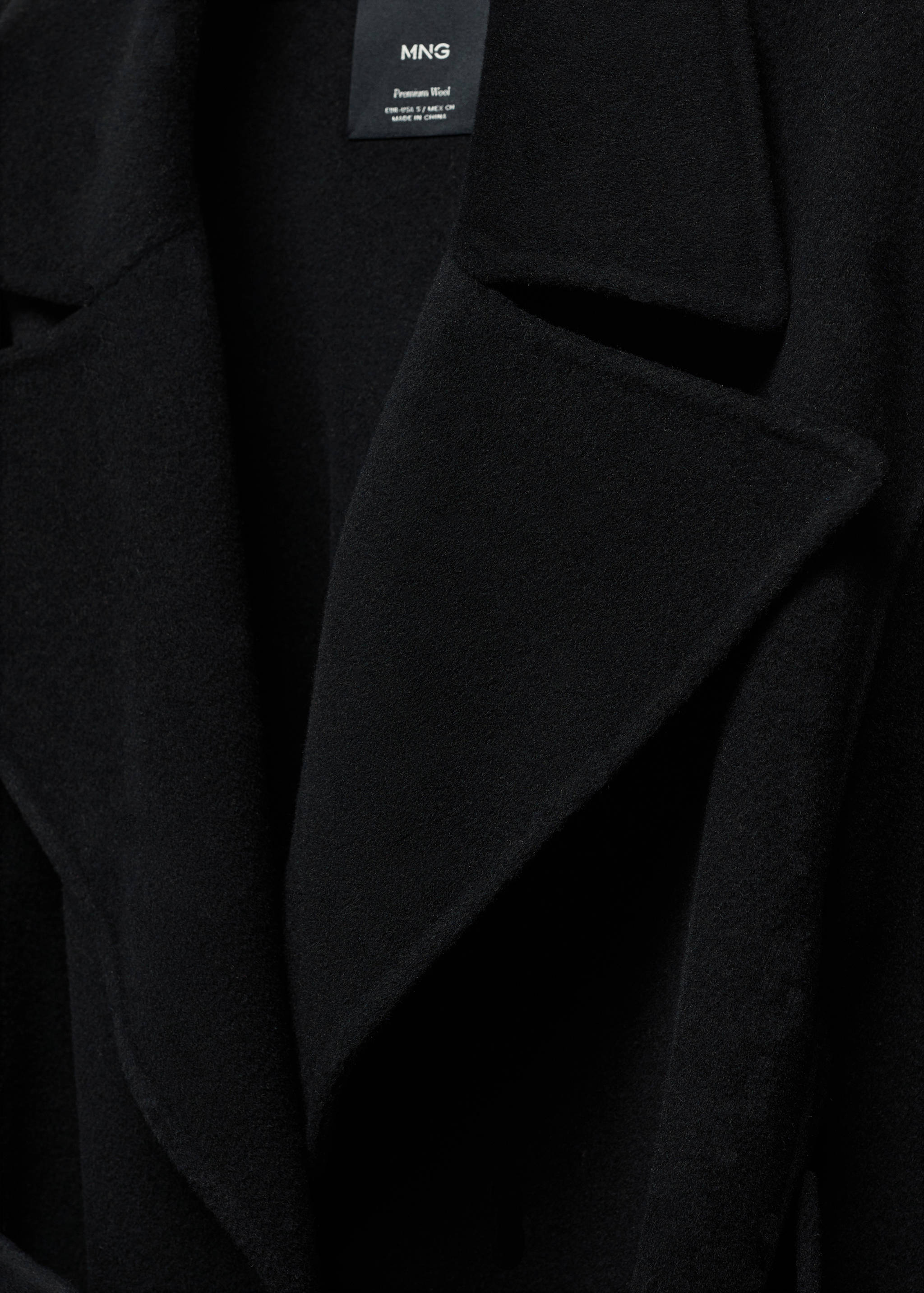 Woollen coat with belt - Details of the article 8