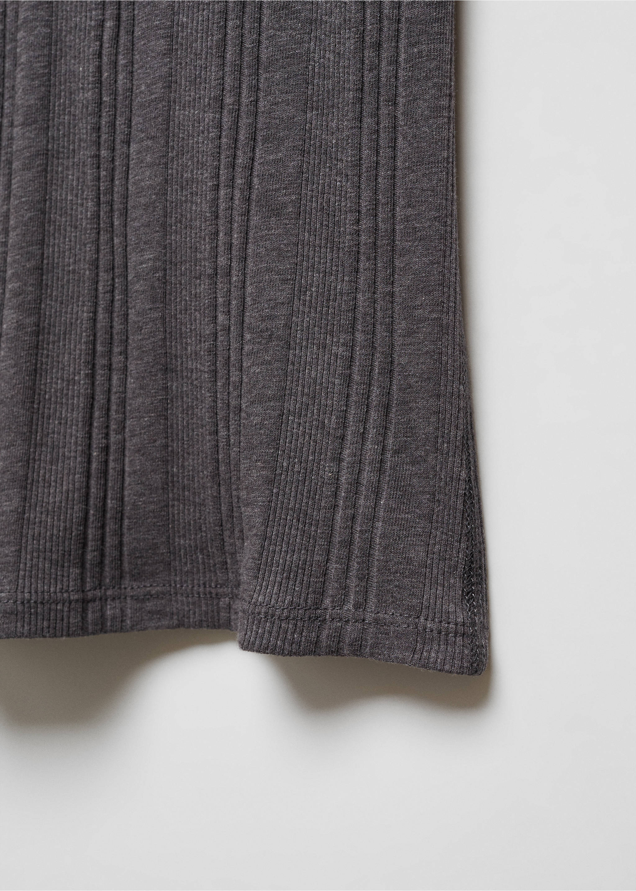 T-skjorte med ribber og perkinshals - Artikkeldetalj 8, Grå. Ref: 67030460-00.