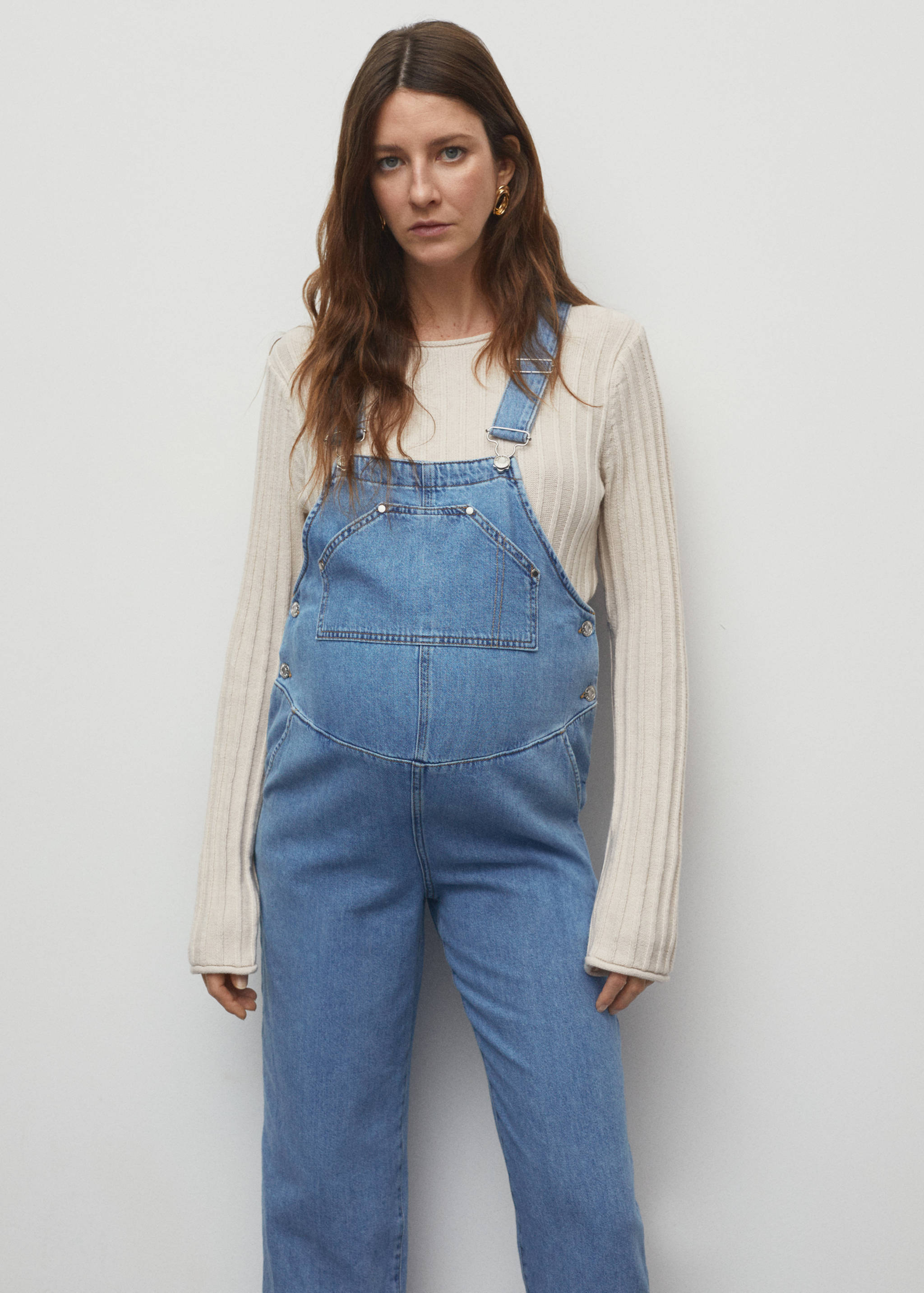 Umstands-Latzhose aus Jeans - Mittlere Ansicht