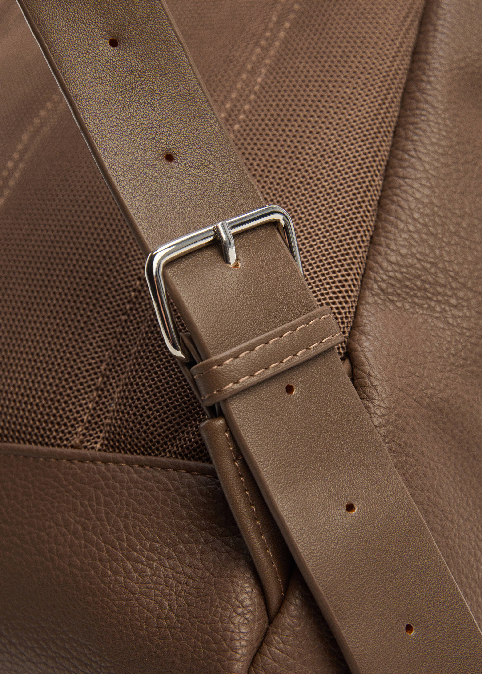 Leather-effect backpack - Details of the article 4, Brown. Ref: 67030641-00.