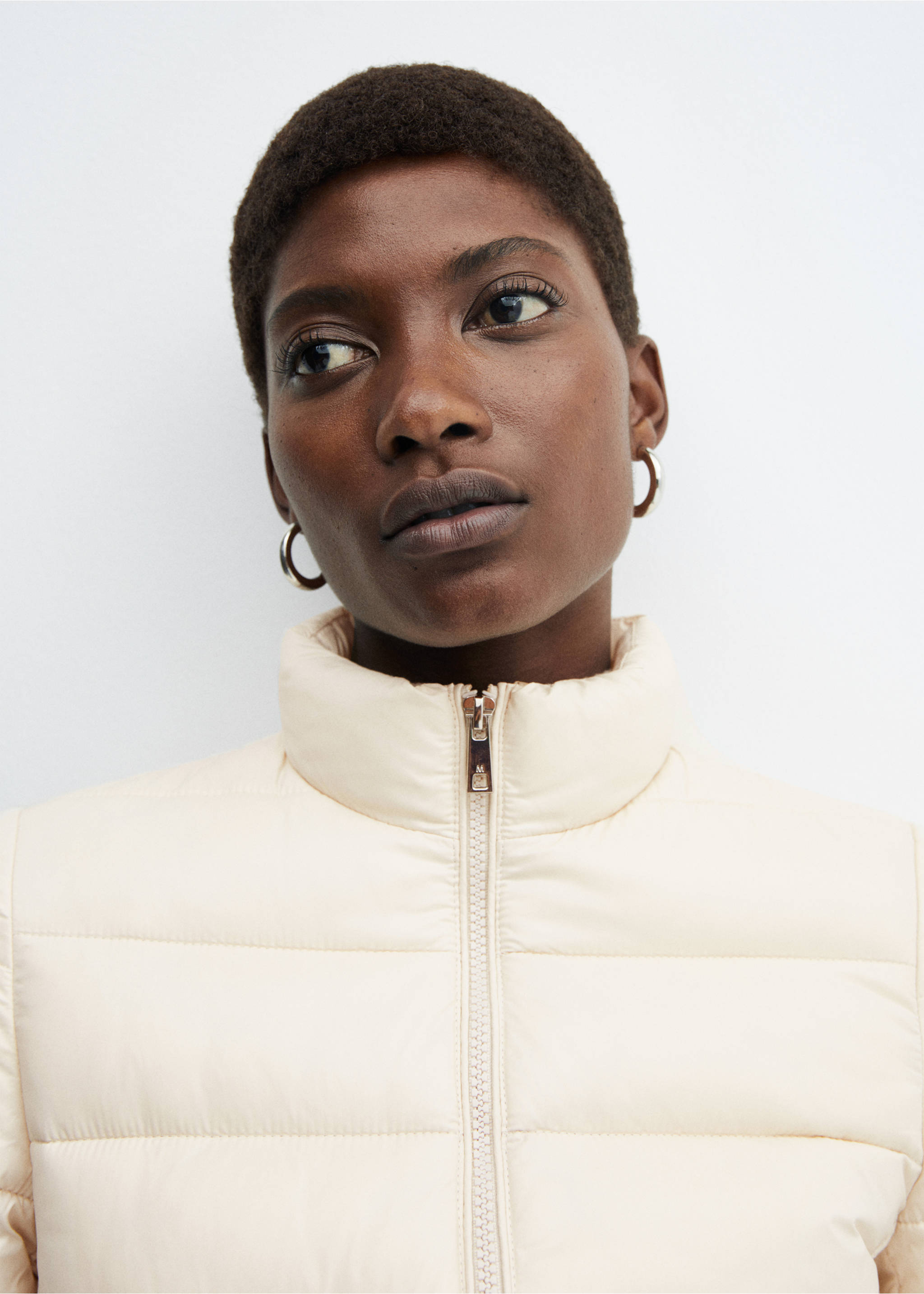 Prošívaná bunda anorak s kapsami - Detail zboží 1, Béžová. Ref: 67030642-00.