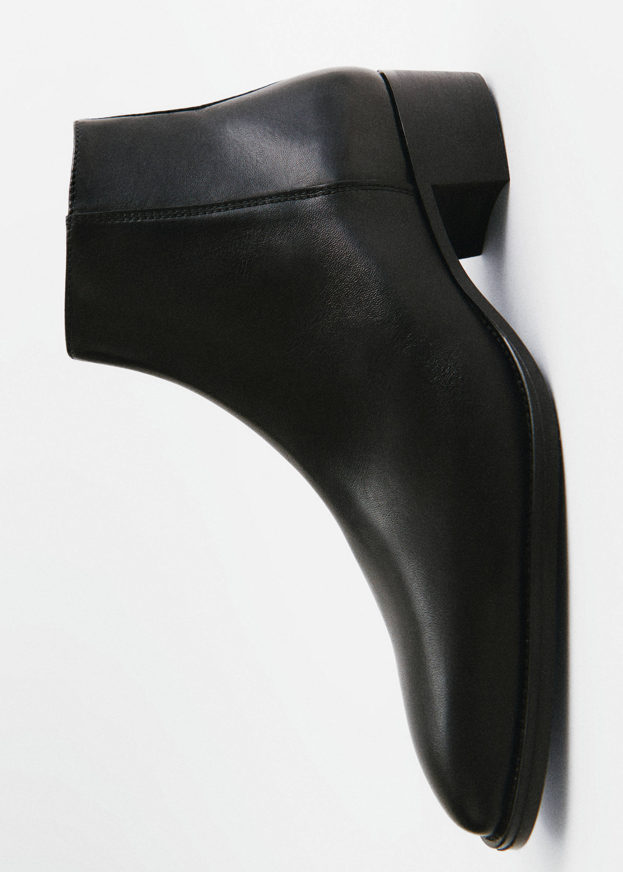 Leather heeled boots - Details of the article 9