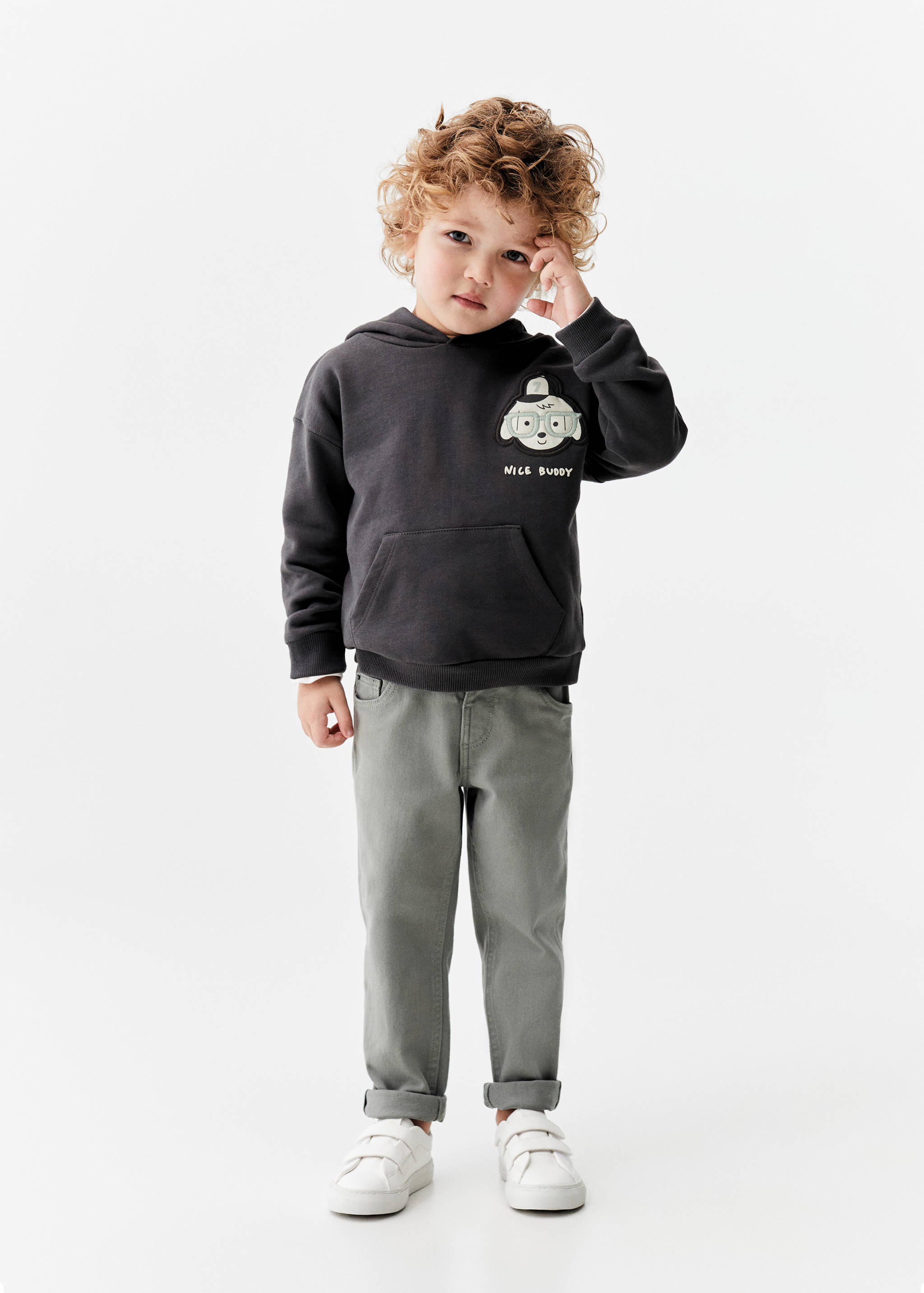 Dessuadora dibuix brodat - Pla general