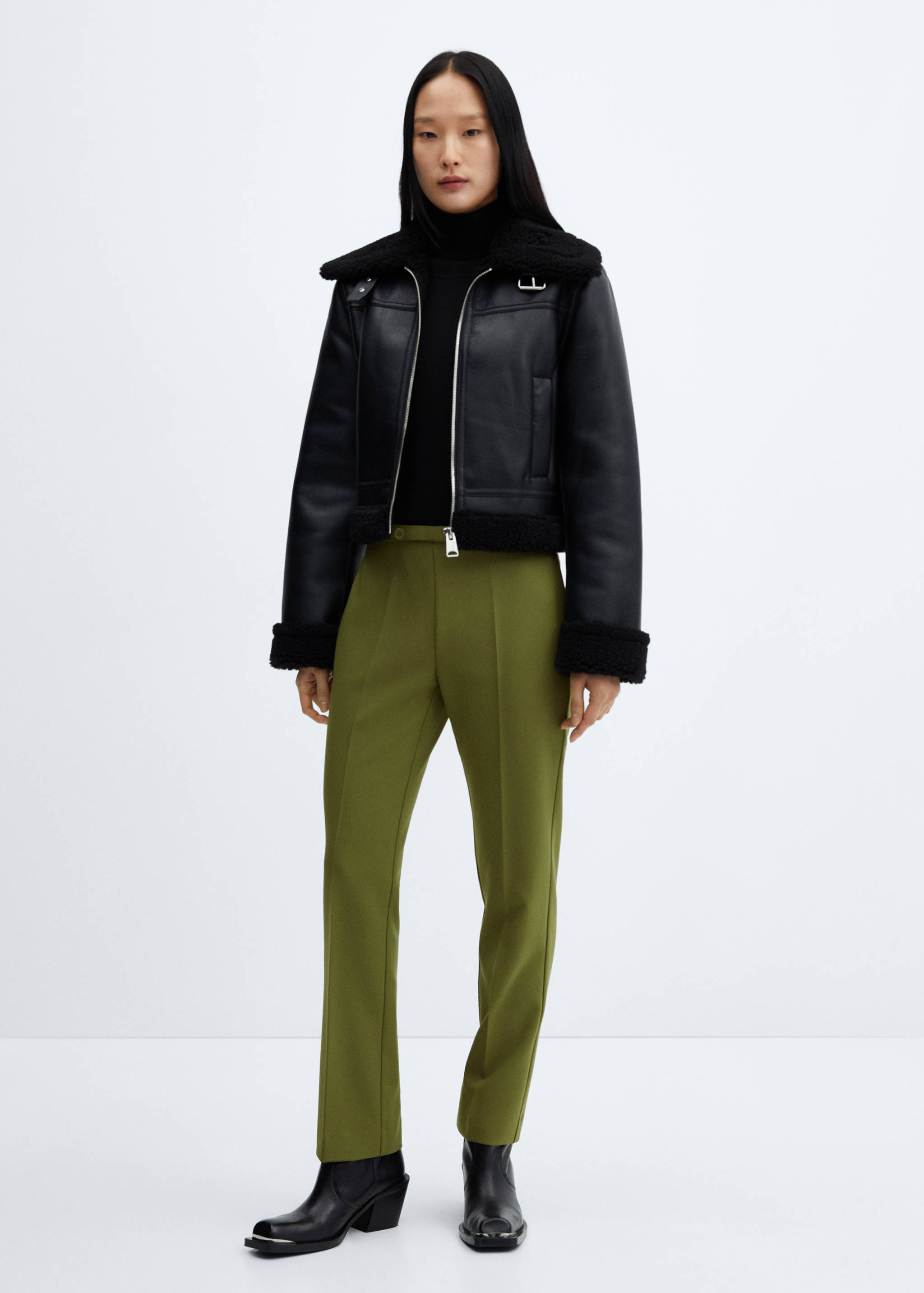 Gerade Hose mit Gürtel - Allgemeine Ansicht