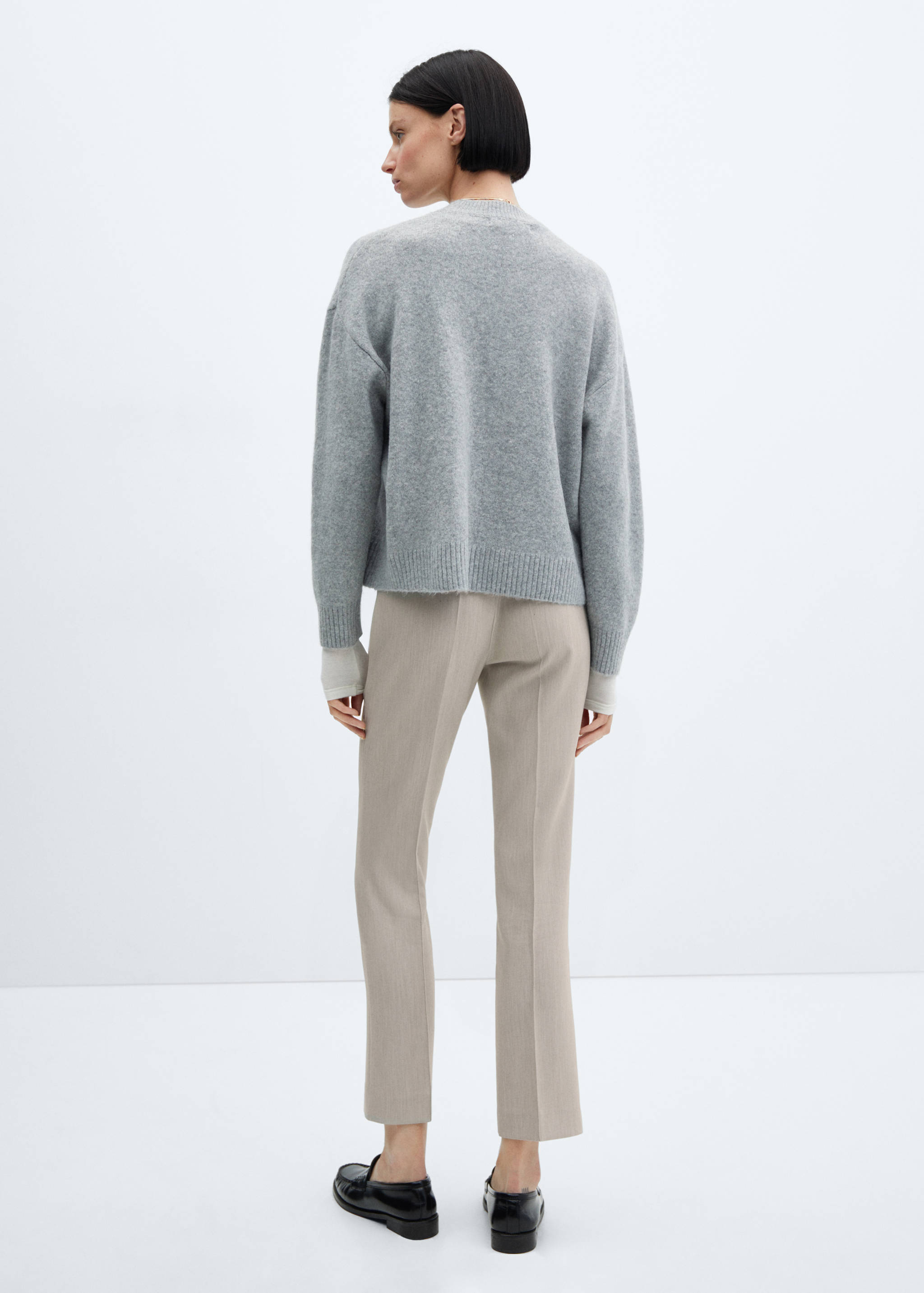 Gerade Hose mit Gürtel - Rückseite des Artikels