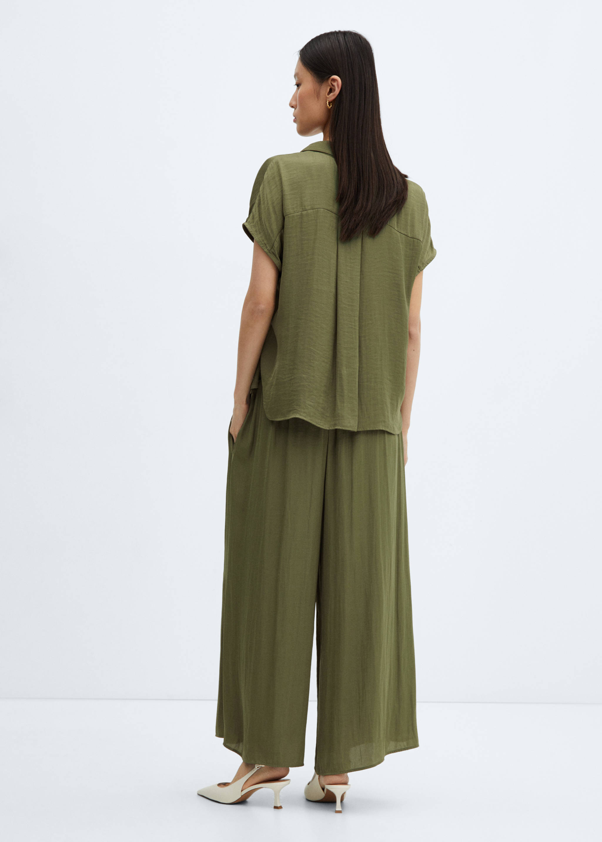 Short-sleeved satin shirt - Reverse of the article