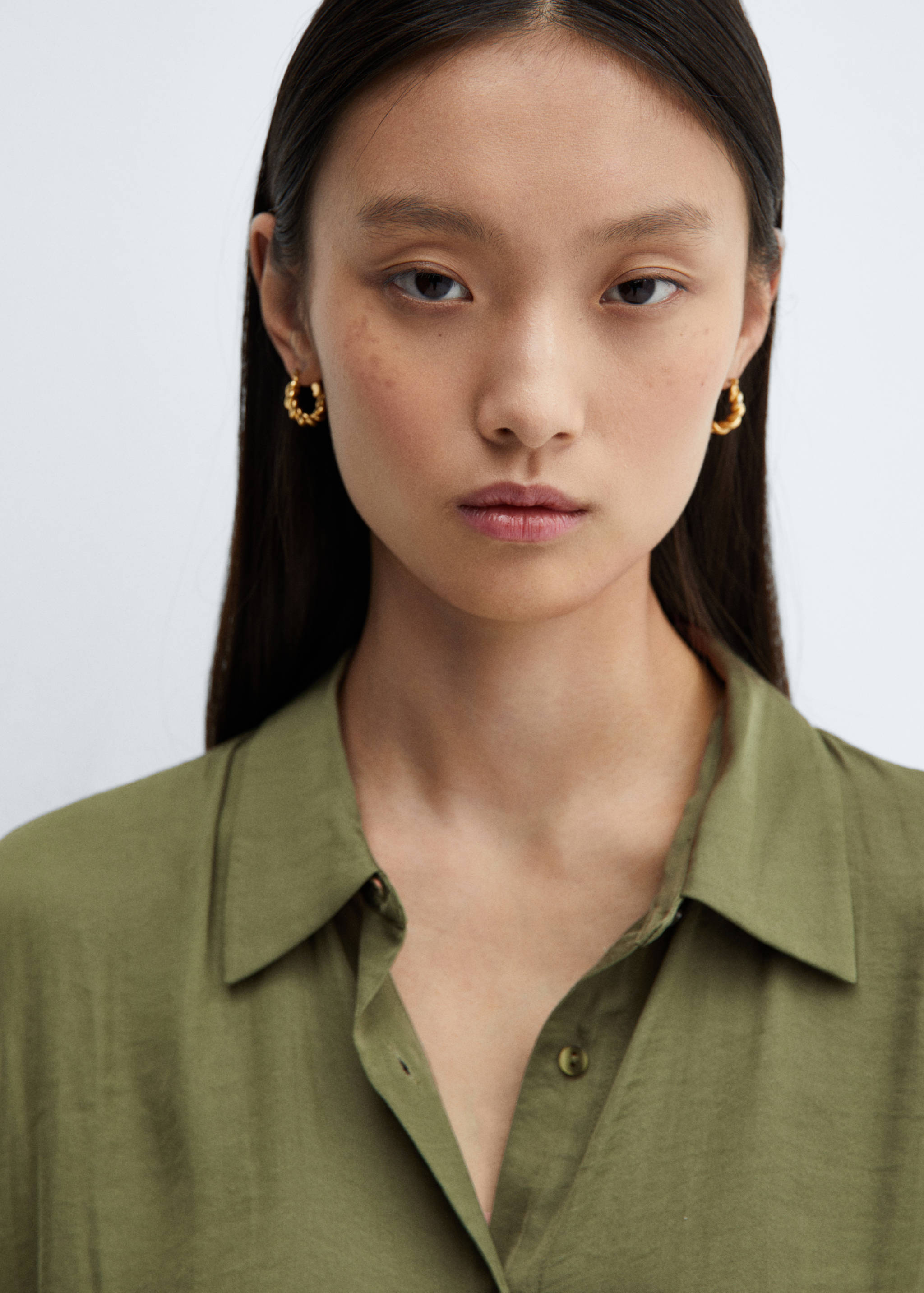 Short-sleeved satin shirt - Details of the article 1