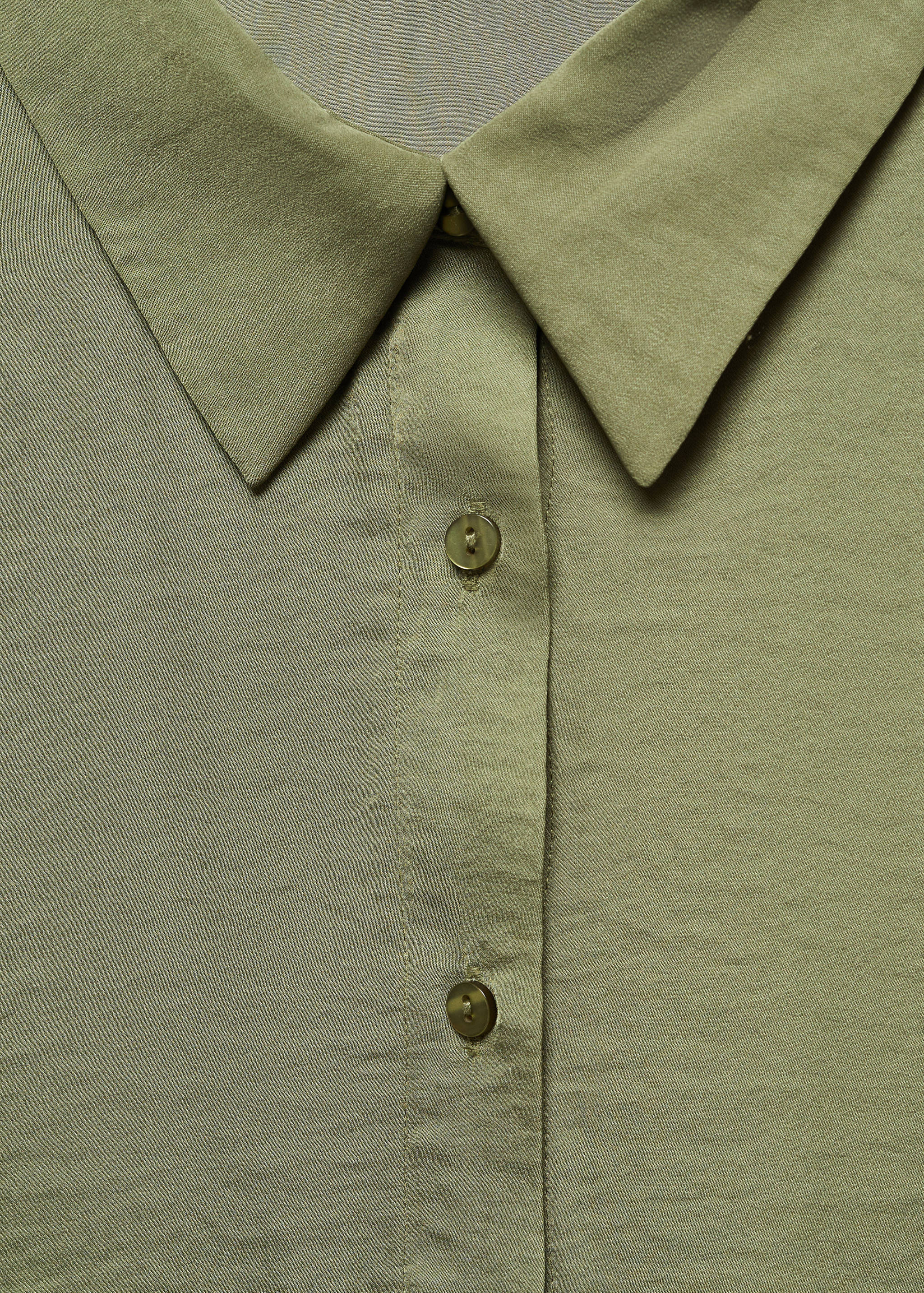 Short-sleeved satin shirt - Details of the article 8