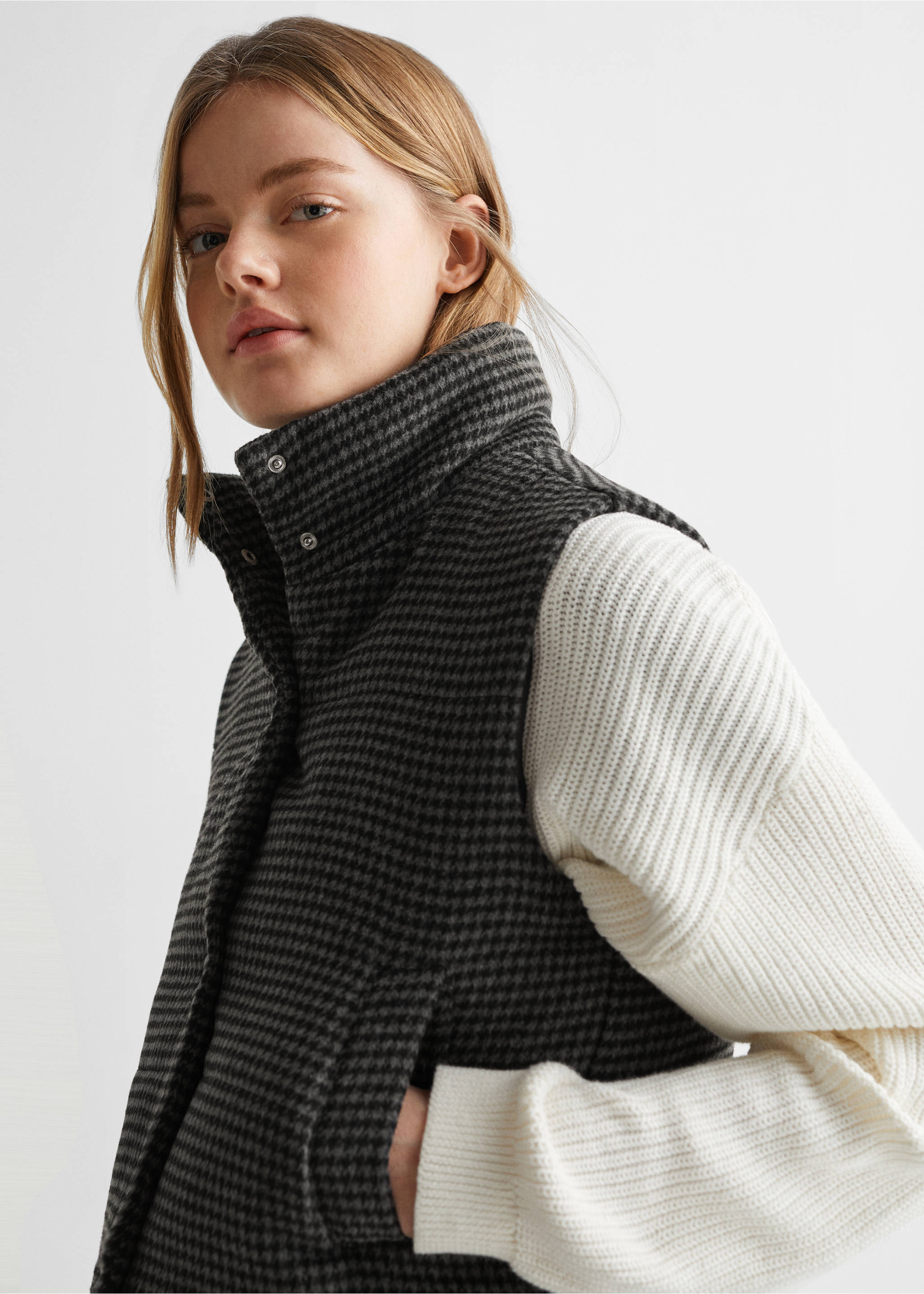 Houndstooth gilet - Details of the article 1, Black. Ref: 67032913-00.