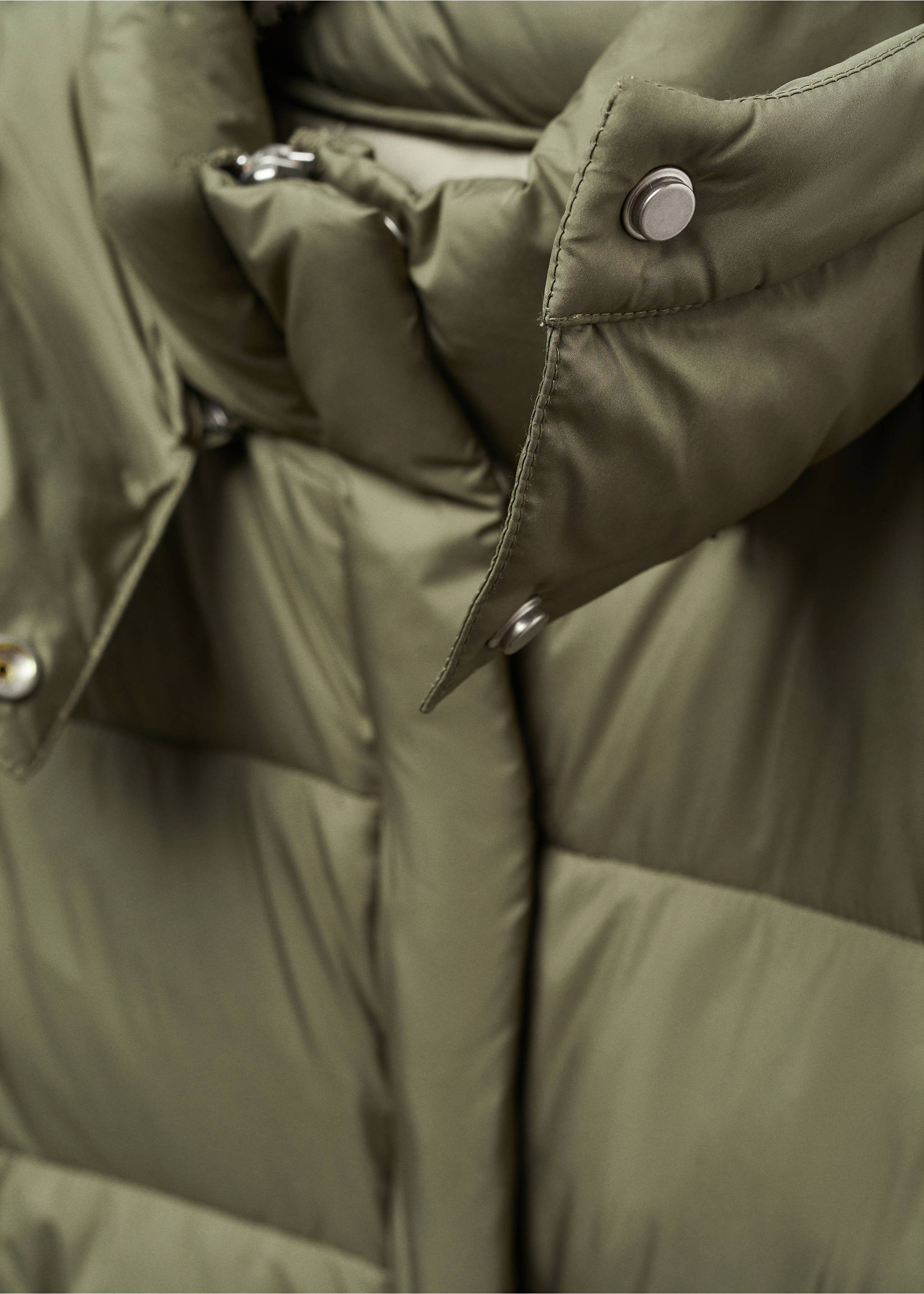Quilted gilet with hood - Details of the article 0, Khaki. Ref: 67033263-00.