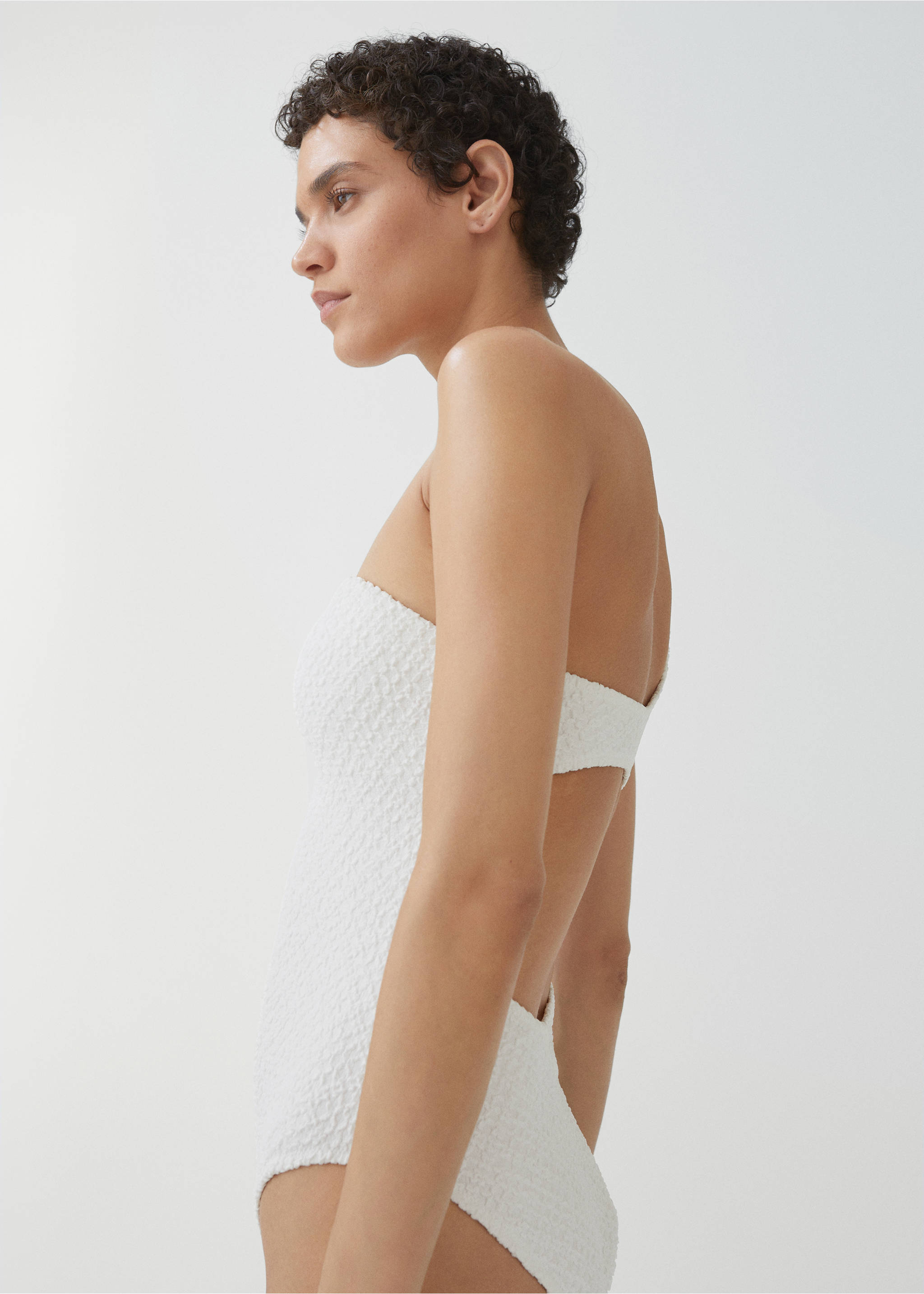 Asymmetrical textured swimsuit - Medium plane, White. Ref: 67034016-00.