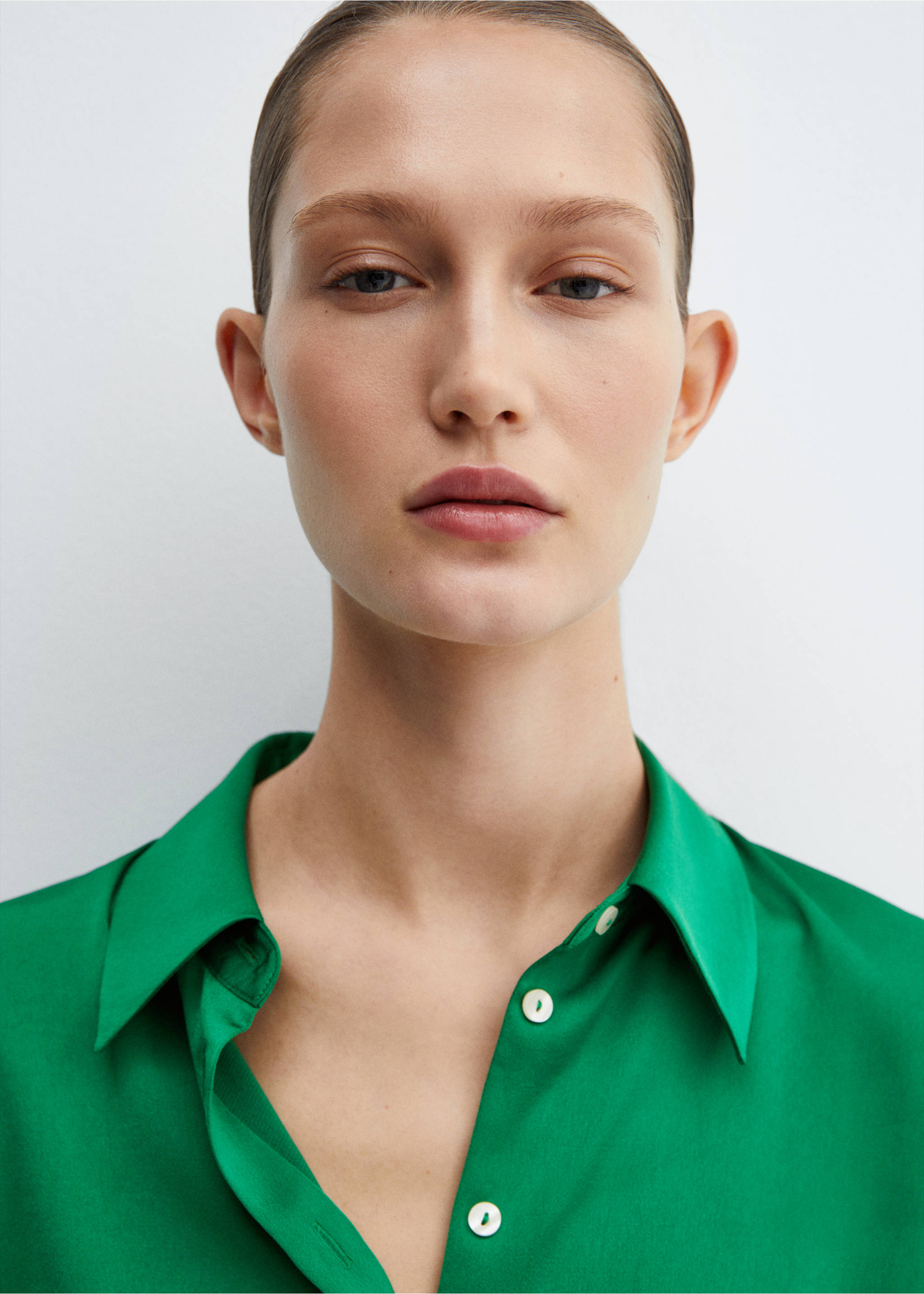 Satin finish flowy shirt - Details of the article 1, Green. Ref: 67034044-00.