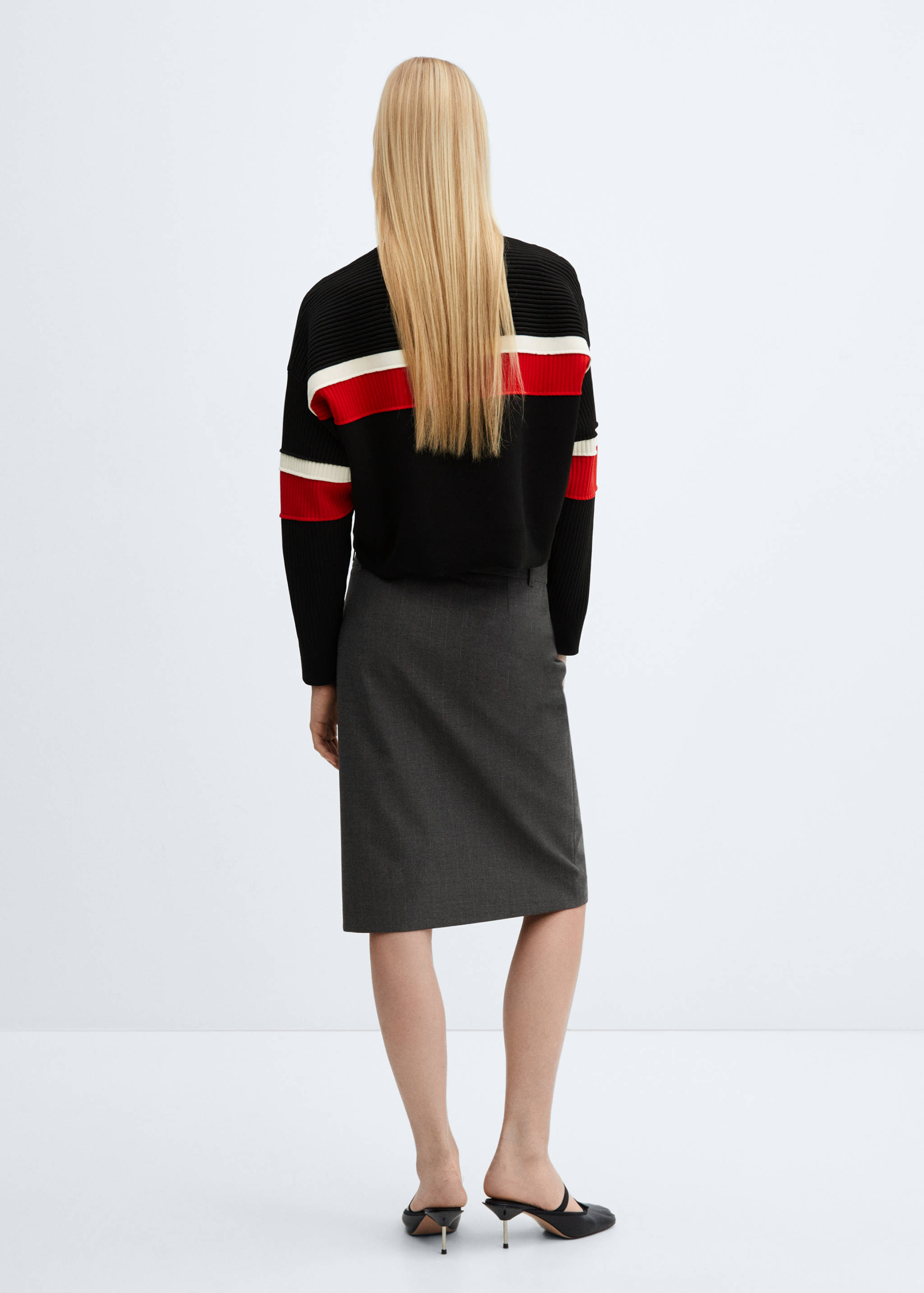 Ribbstickad kofta dragkedja - Artikelns baksida