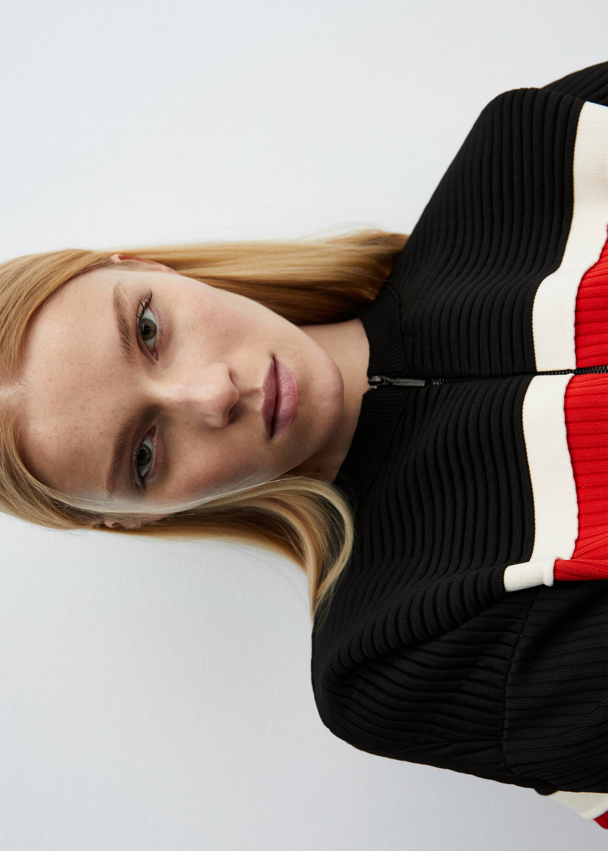 Ribbstickad kofta dragkedja - Detaljer om artikeln 1