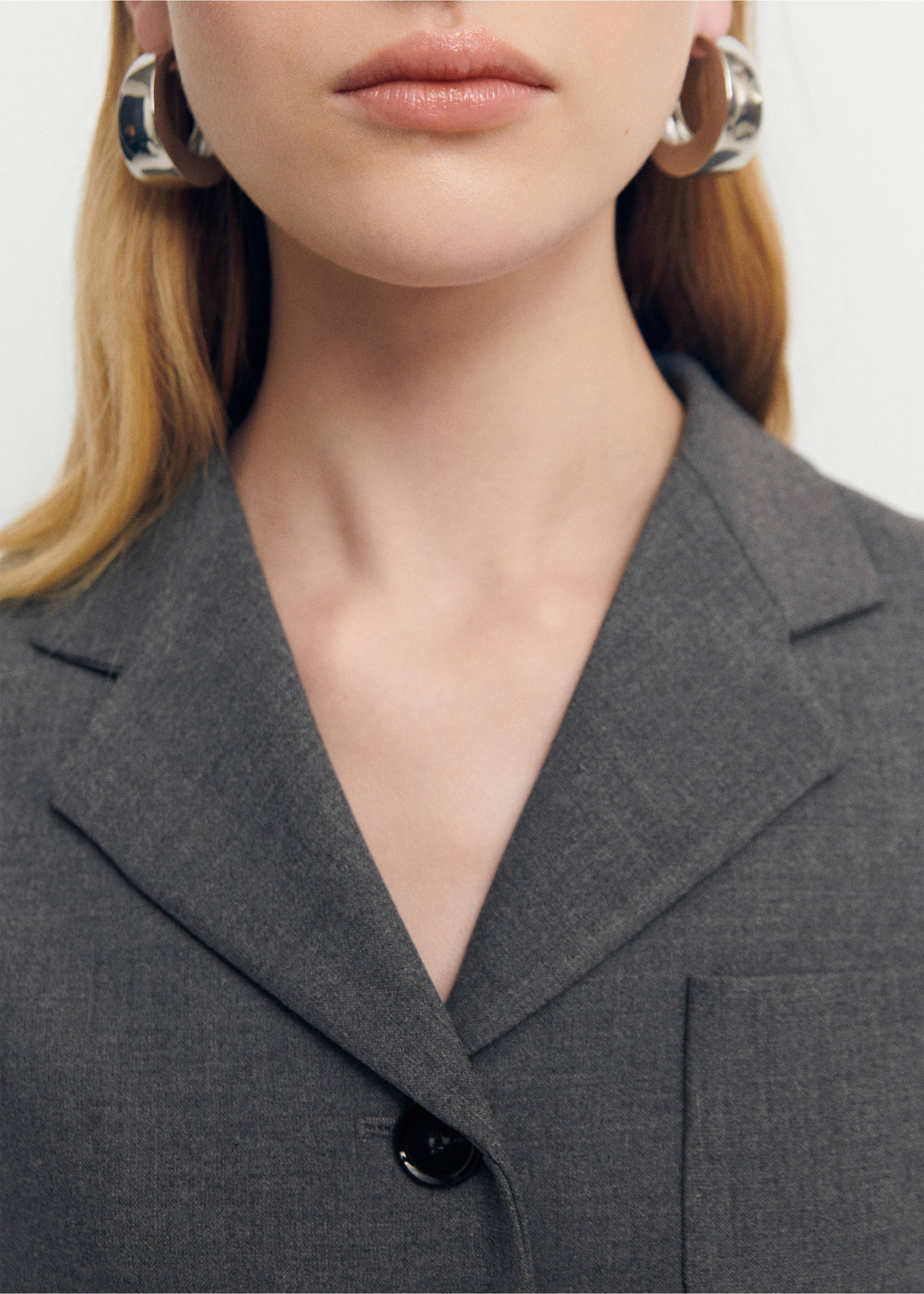 Cropped jacket with pockets - Details of the article 6, Grey. Ref: 67034480-00.