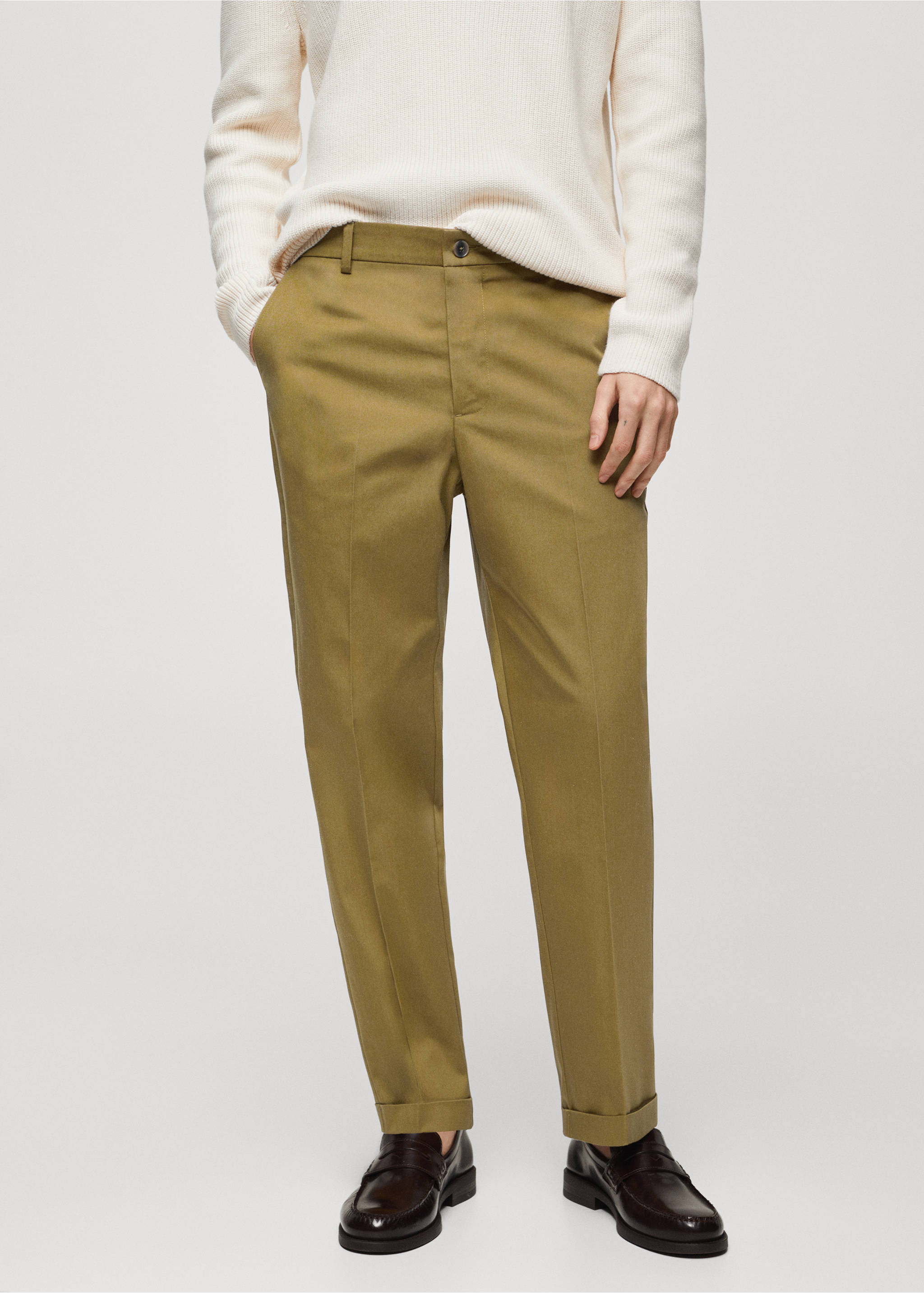 Straight-Fit-Baumwollhose mit Umschlag - Mittlere Ansicht, Olivengrün. Ref: 67035147-00.