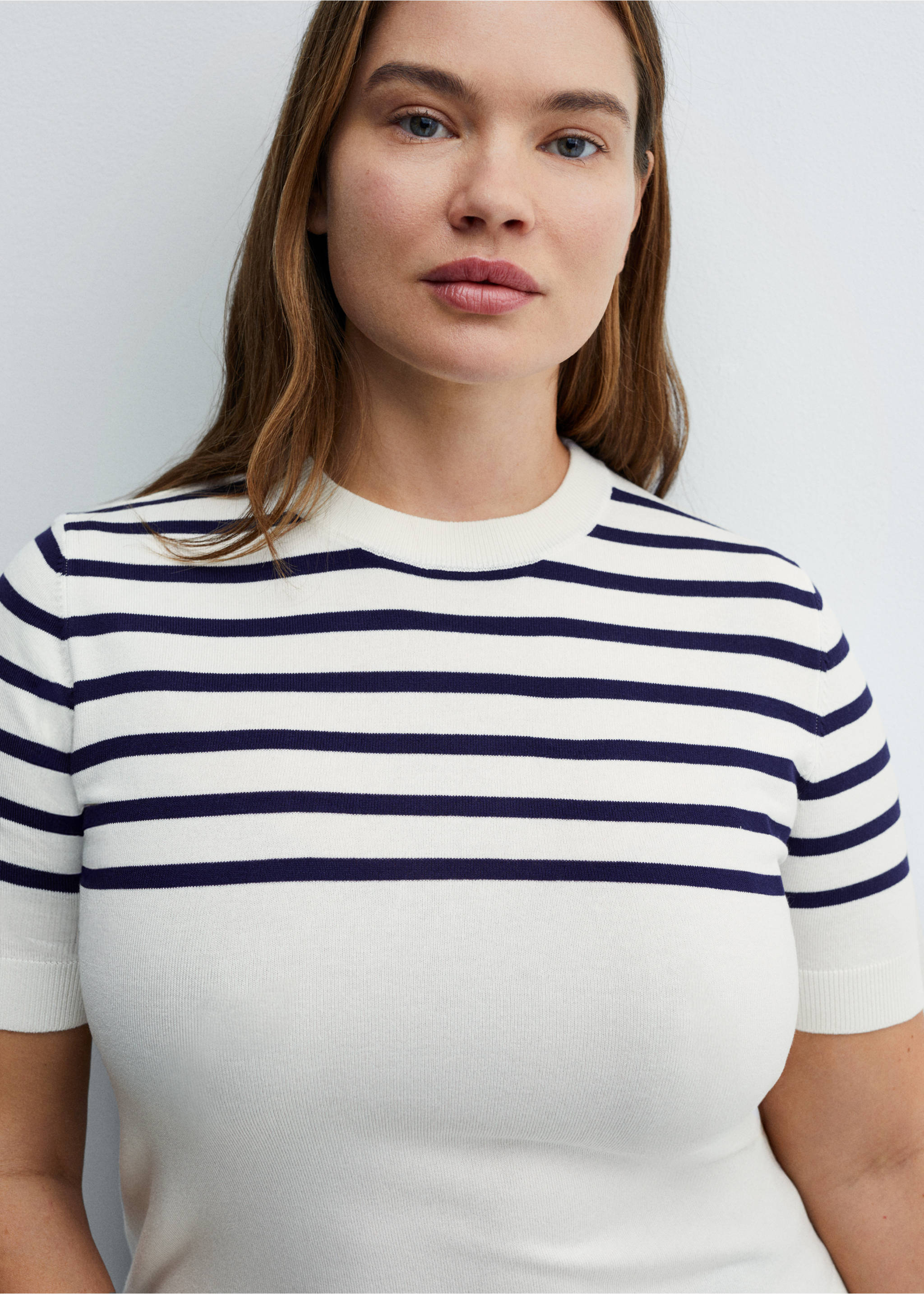 Striped short-sleeved sweater - Details of the article 4, Dark Navy. Ref: 67035746-00.