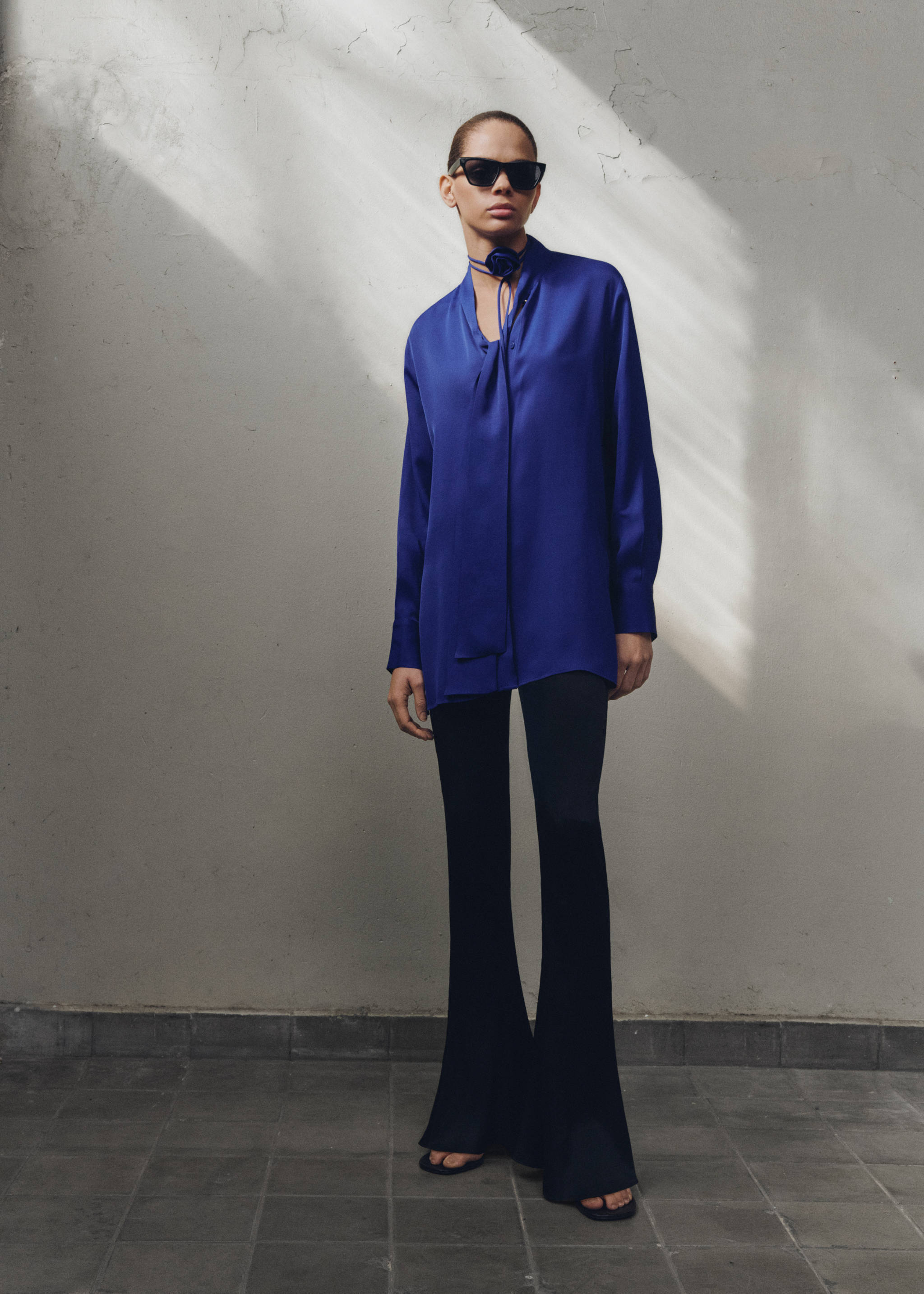 Pantalon satiné évasé - Détail de l'article 6