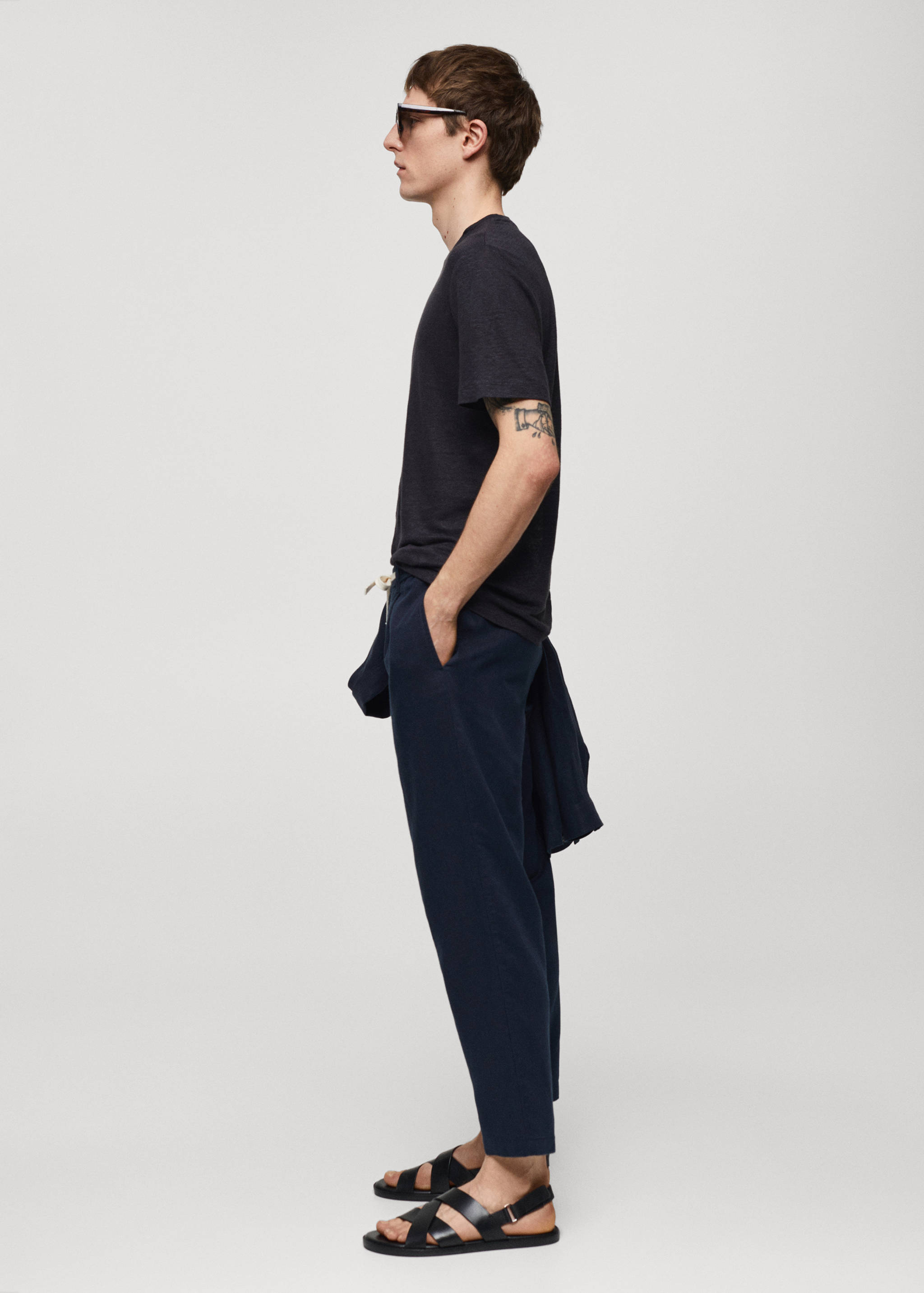 Slim-fit trousers with drawstring - Details of the article 2