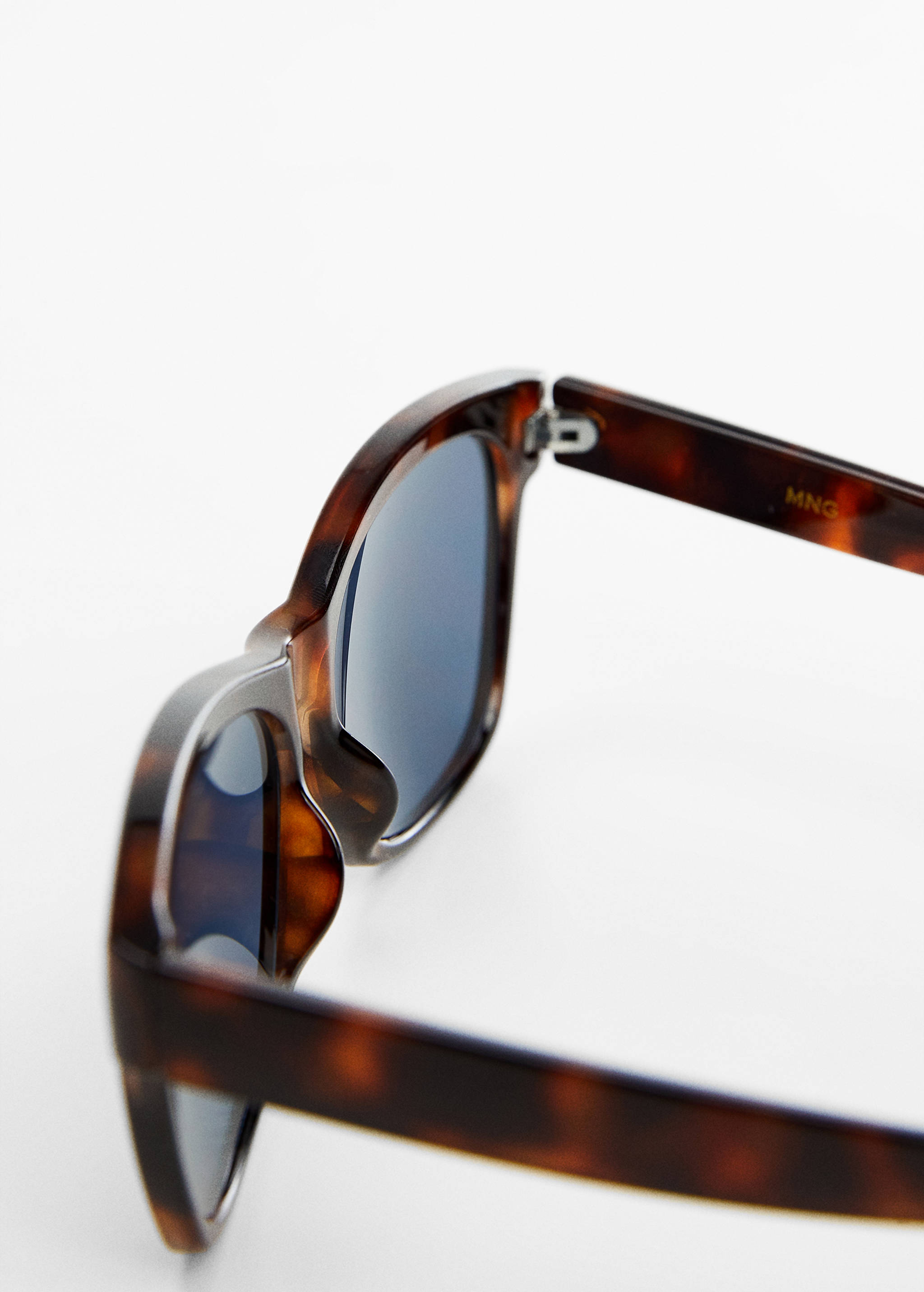 Resin frame sunglasses - Details of the article 1