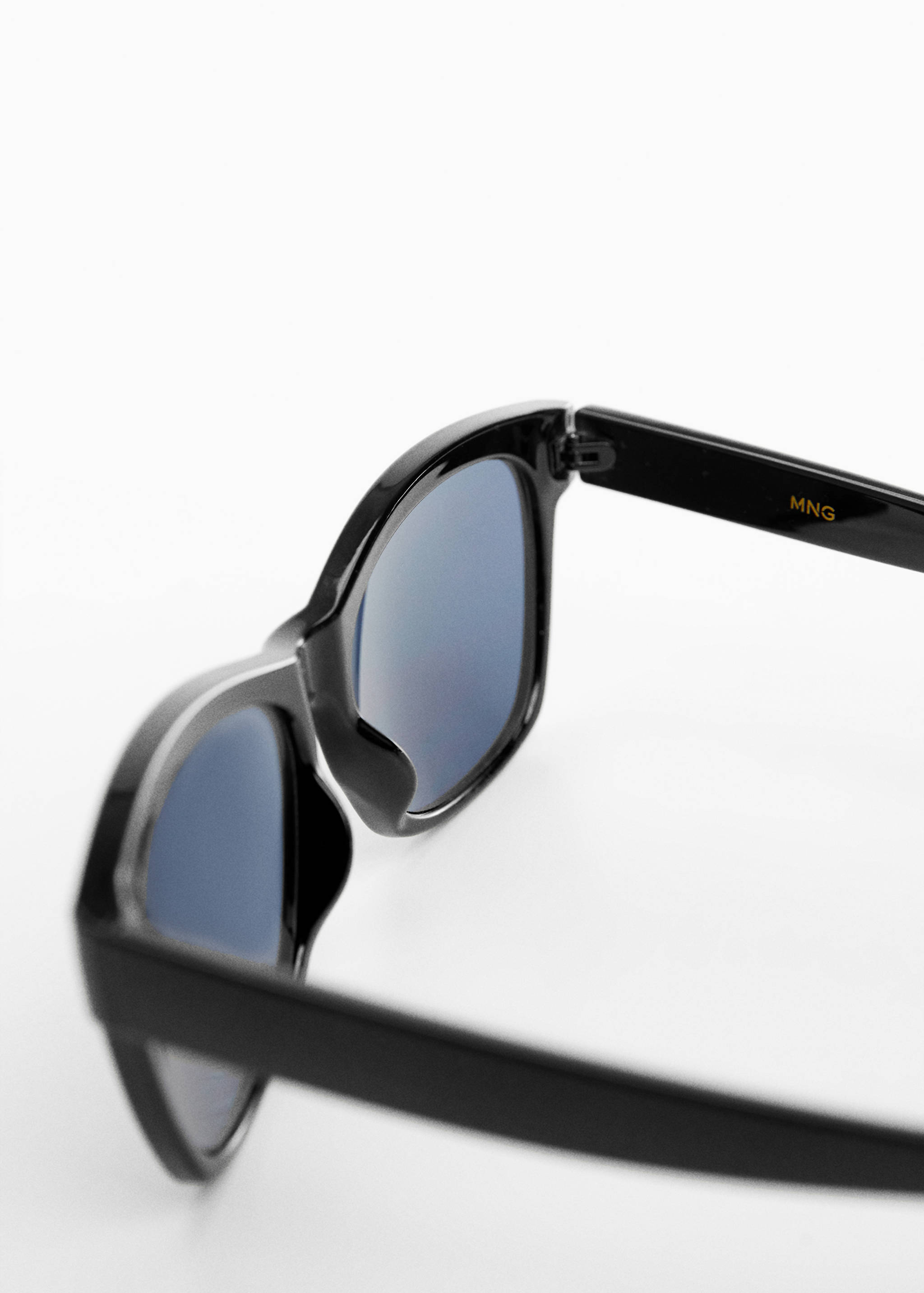 Resin frame sunglasses - Details of the article 1