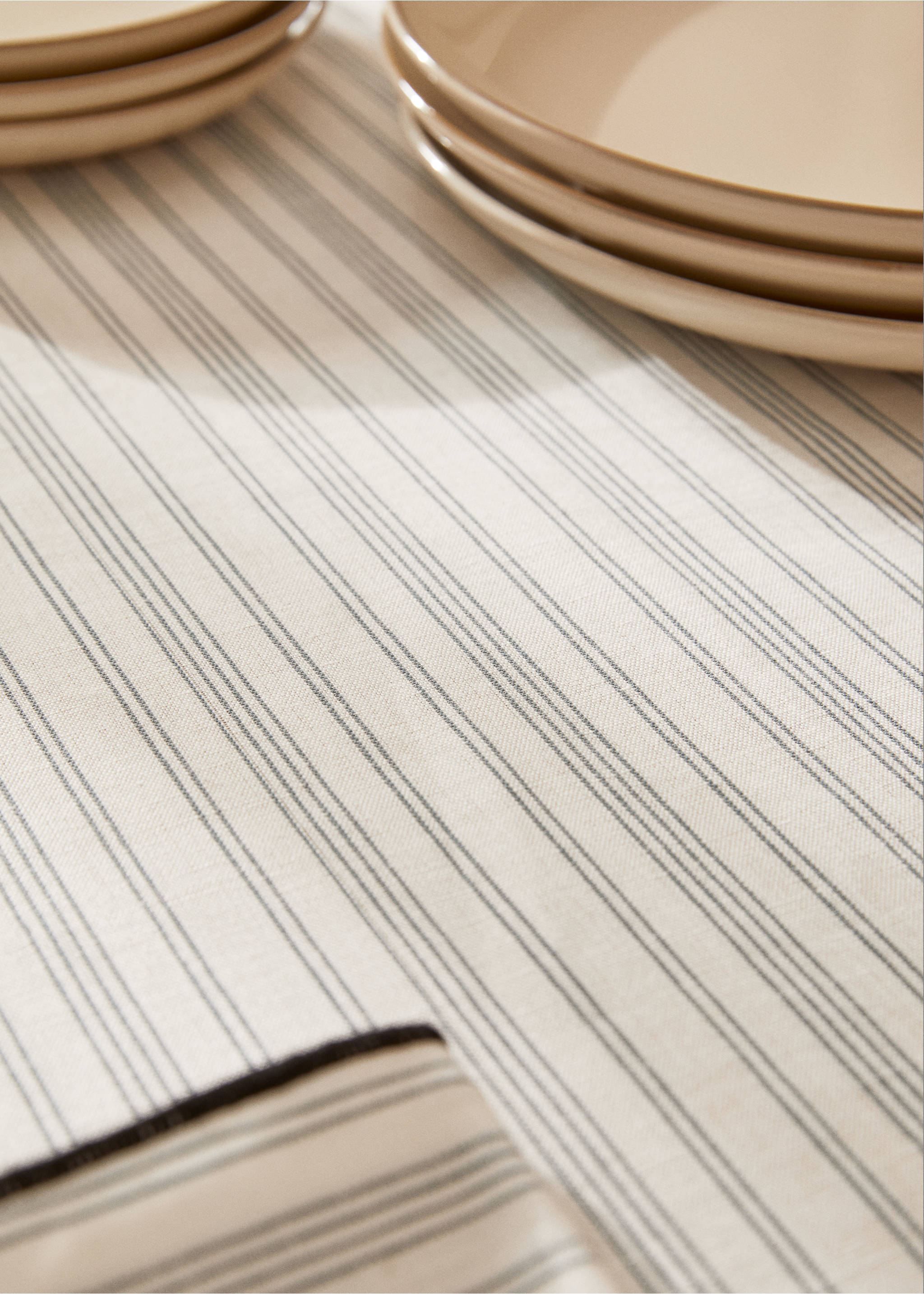 Striped cotton linen tablecloth with trim 170x250cm - Details of the article 7, Ecru. Ref: 67036020-00.